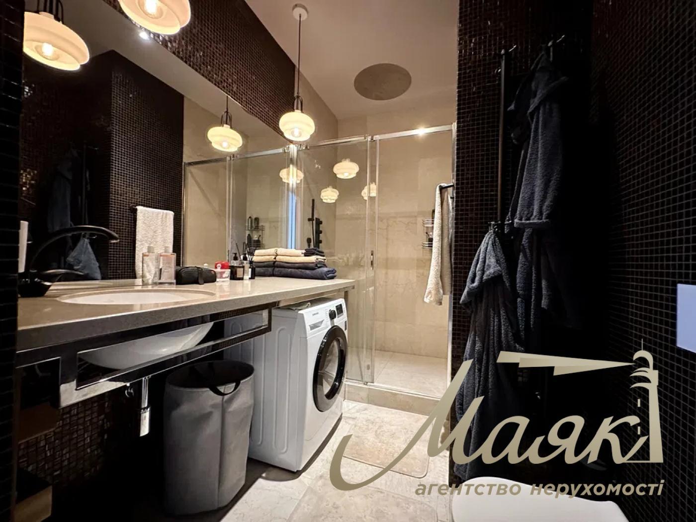 Продаж дворівневої 4к квартири вул. Коновальця, Печерськ