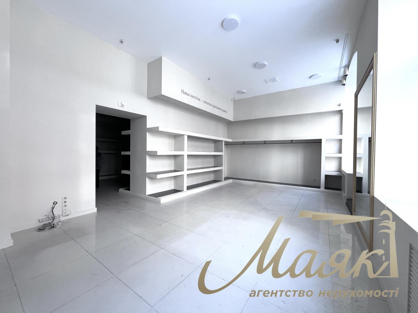 Оренда фасадного приміщення 156м2, Шота Руставелі 15.