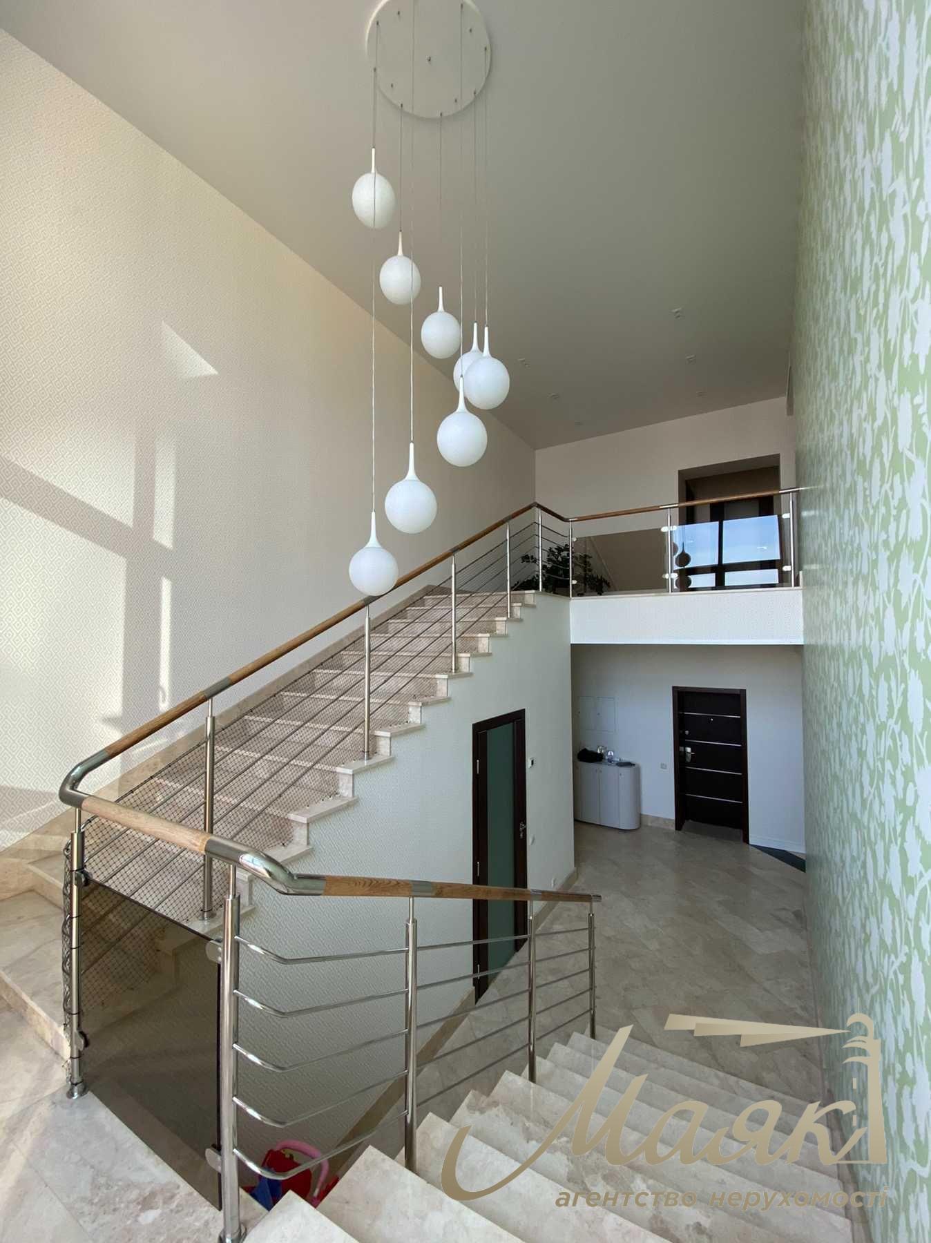 Sale three-level panoramic penthouse 327m2 in Obolonskyi Lipki, Ivasiuk Avenue, Obolon