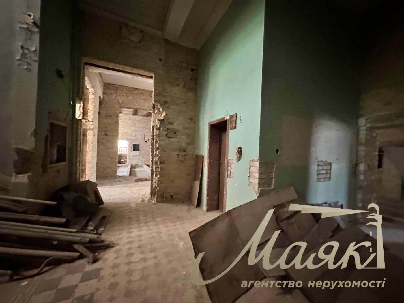 Sale of building for reconstruction, Kruglouniversitetskaya st., Lipki