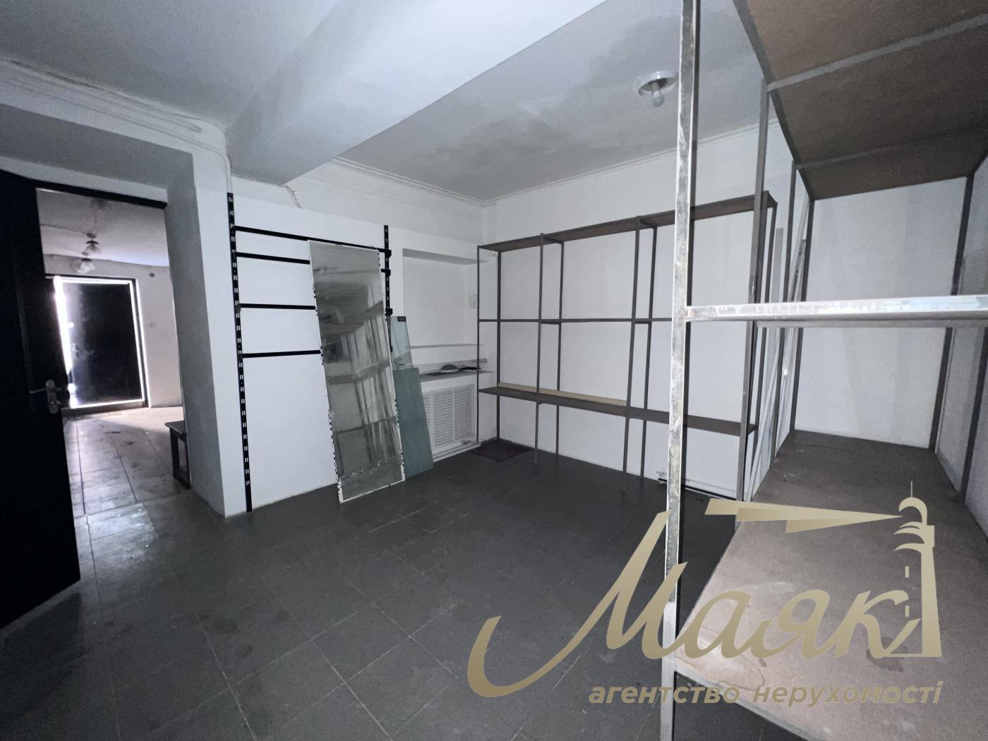 Оренда фасадного приміщення 156м2, Шота Руставелі 15.