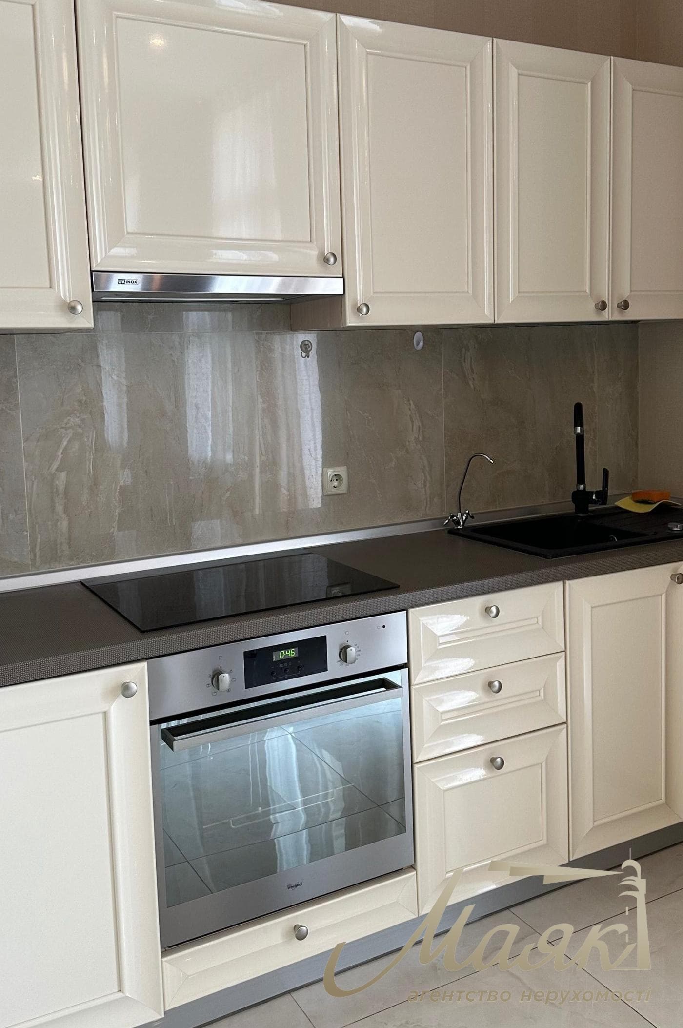 Apartment Rentals at the Botanic House Residential Complex