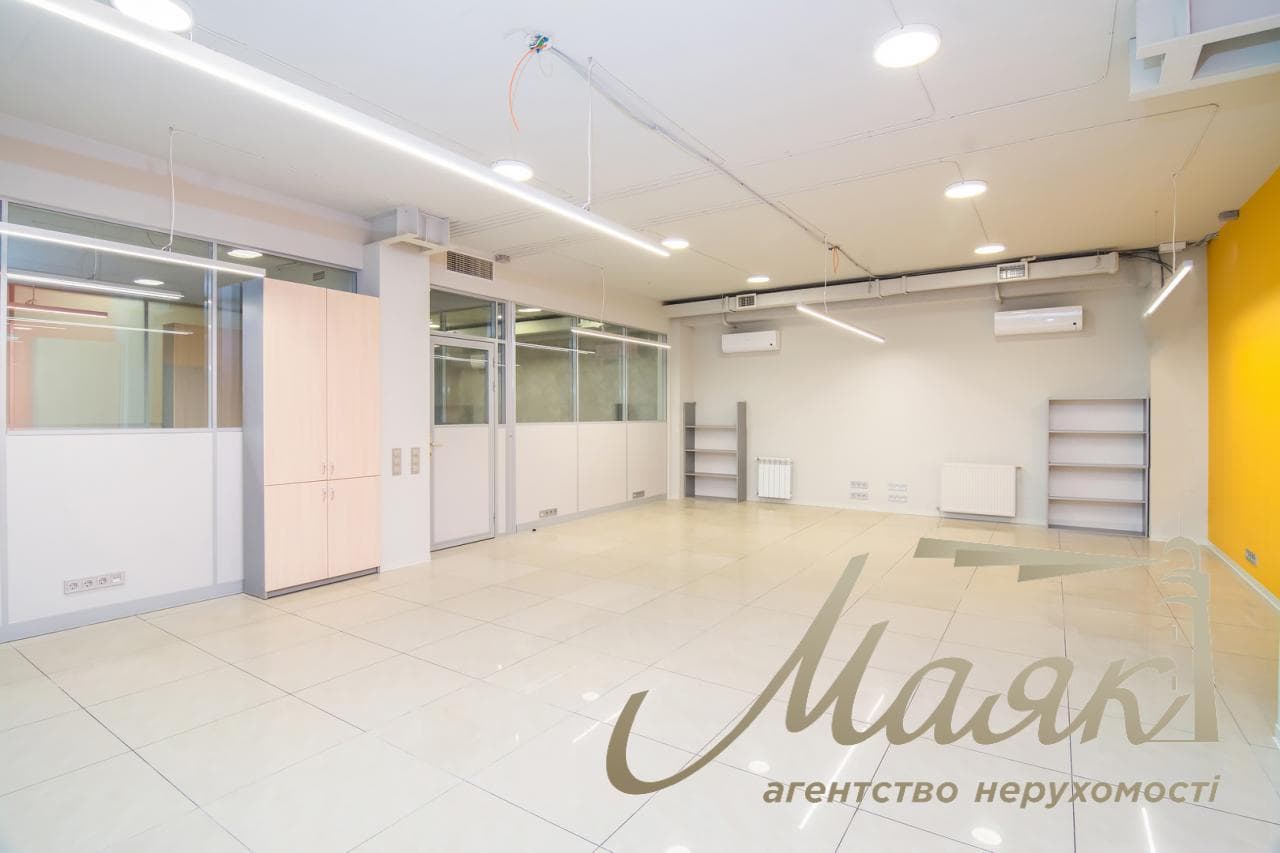 Office space for rent, brand-new, 240 m², near the Dvorets Sporta metro station