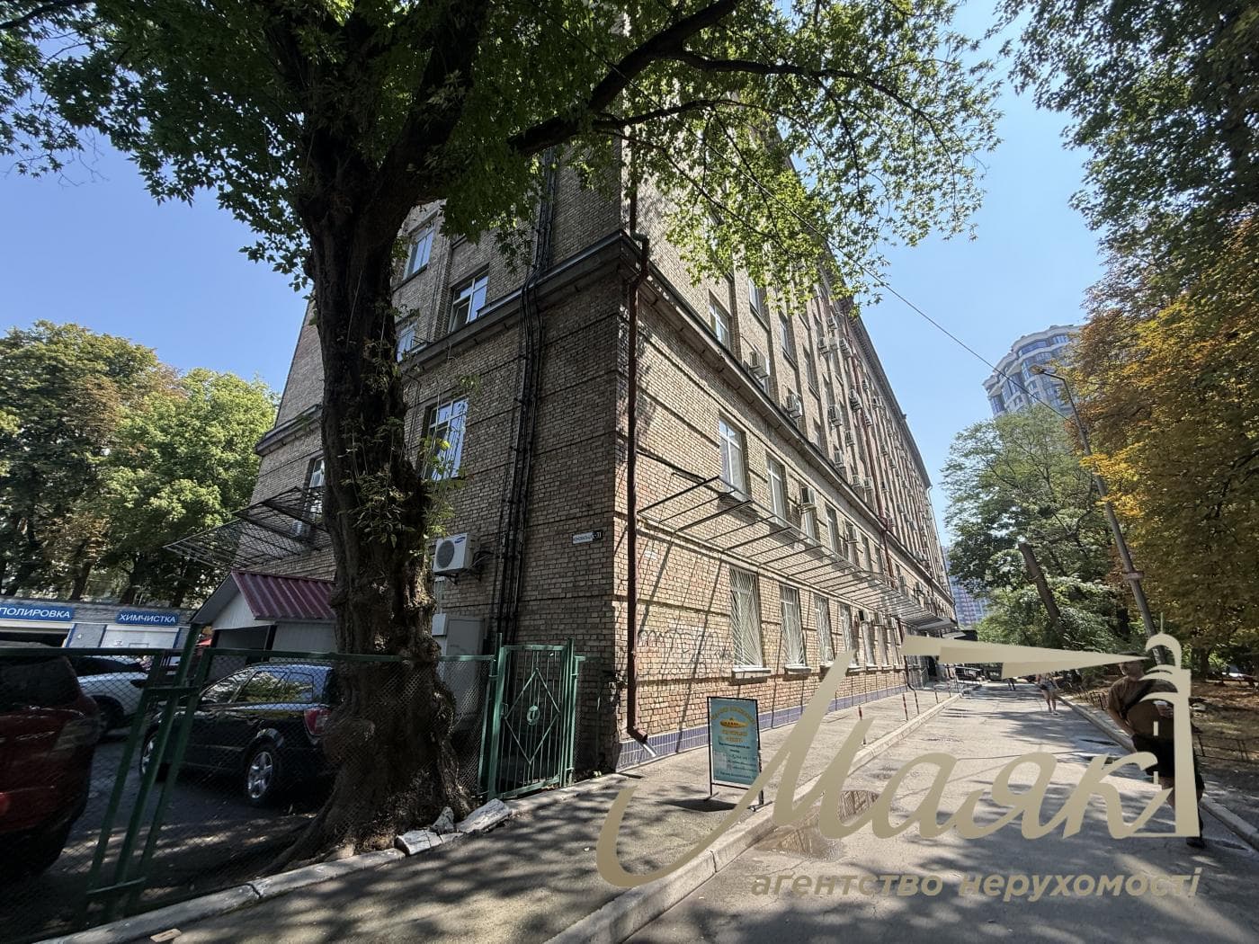 Продаж офісного поверху площею 1000 м², вул. Євгенія Коновальця, 31, Печерськ