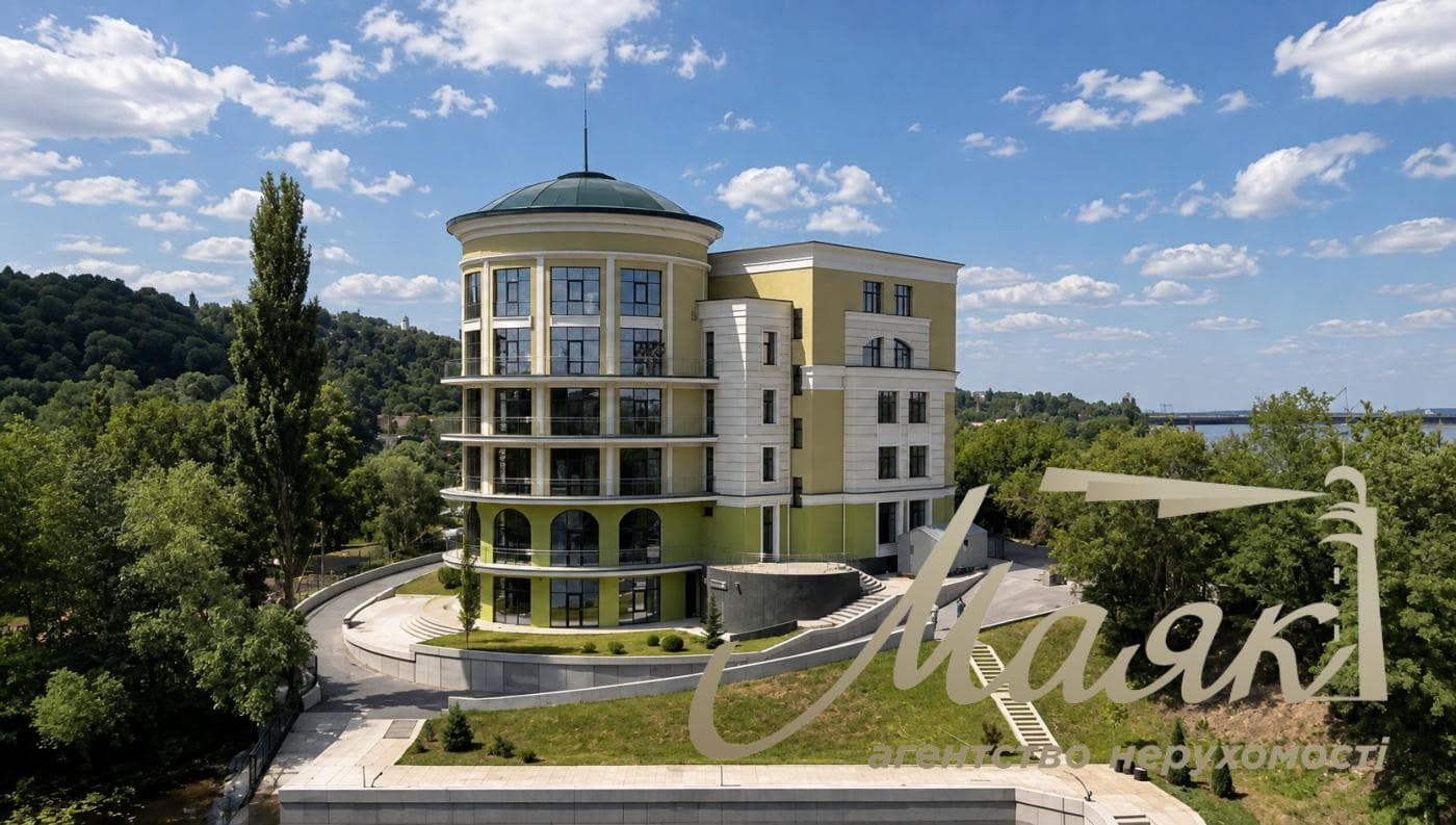 Продаж окремої комерційної будівлі площею 4 106 м² на Печерську, Набережно-Печерська дорога
