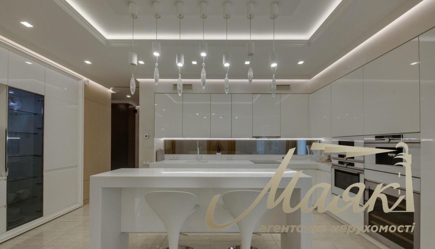 Penthouse for sale, Nazarovskaya St., Center