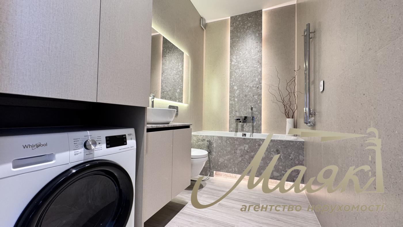 For sale 3-room apartment Residential Complex Novopecherskie Lipki, Dragomirova str.