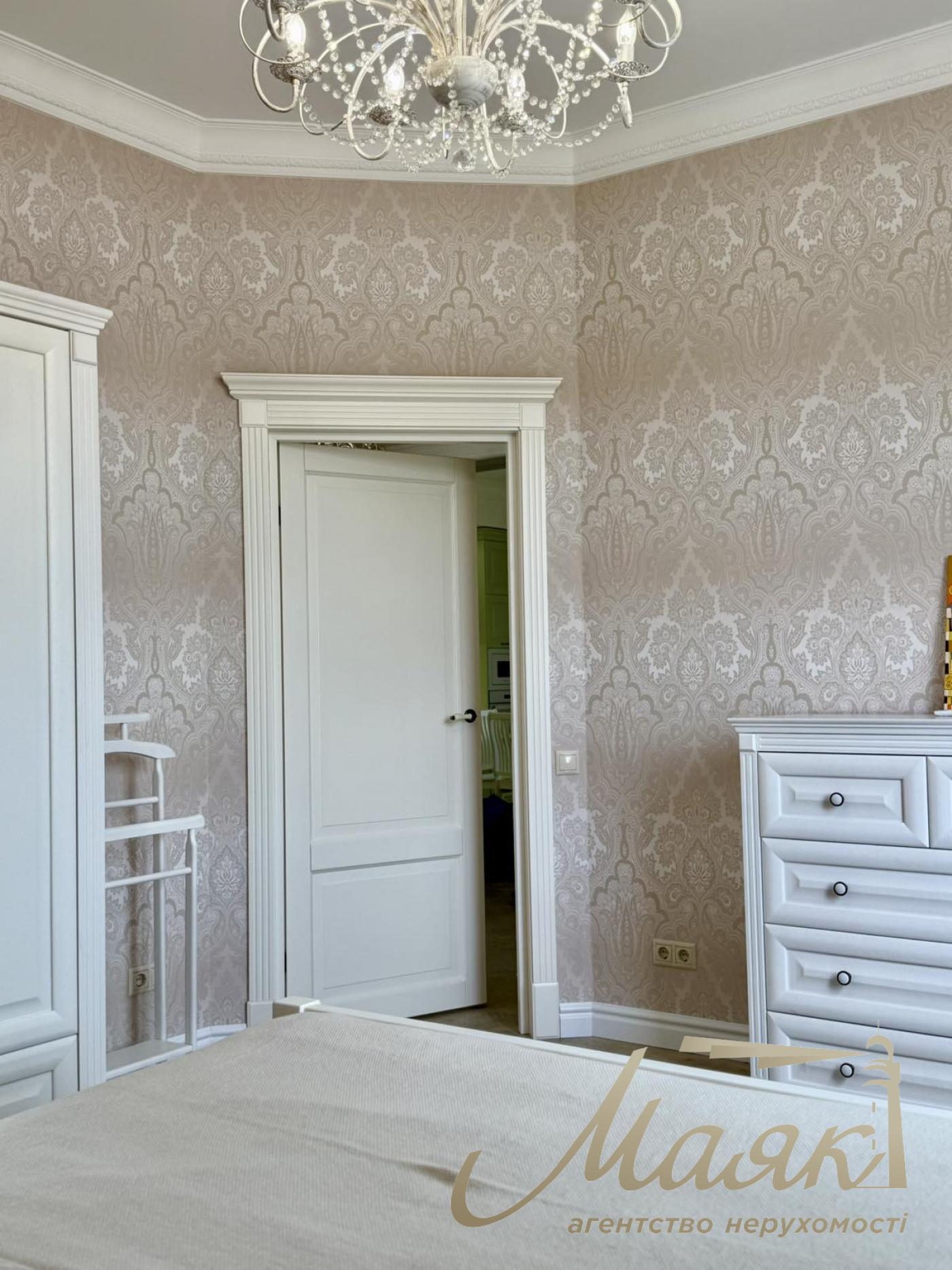 Продаж будинку в КМ Розкішне, село Романків, Обухівська траса