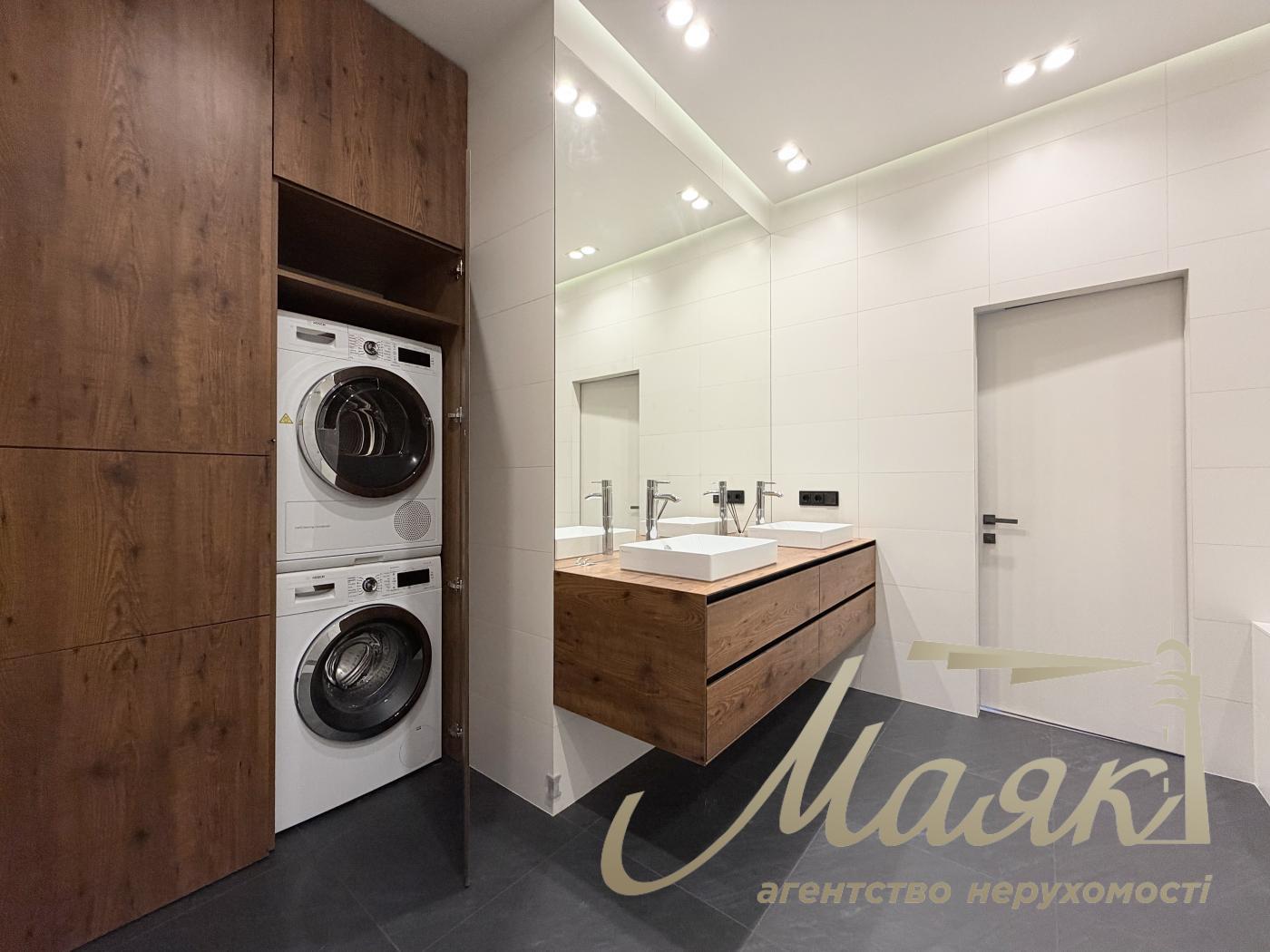 Оренда 3-х кімнатної квартири 130 кв.м. на вул.Преображенська 8Б