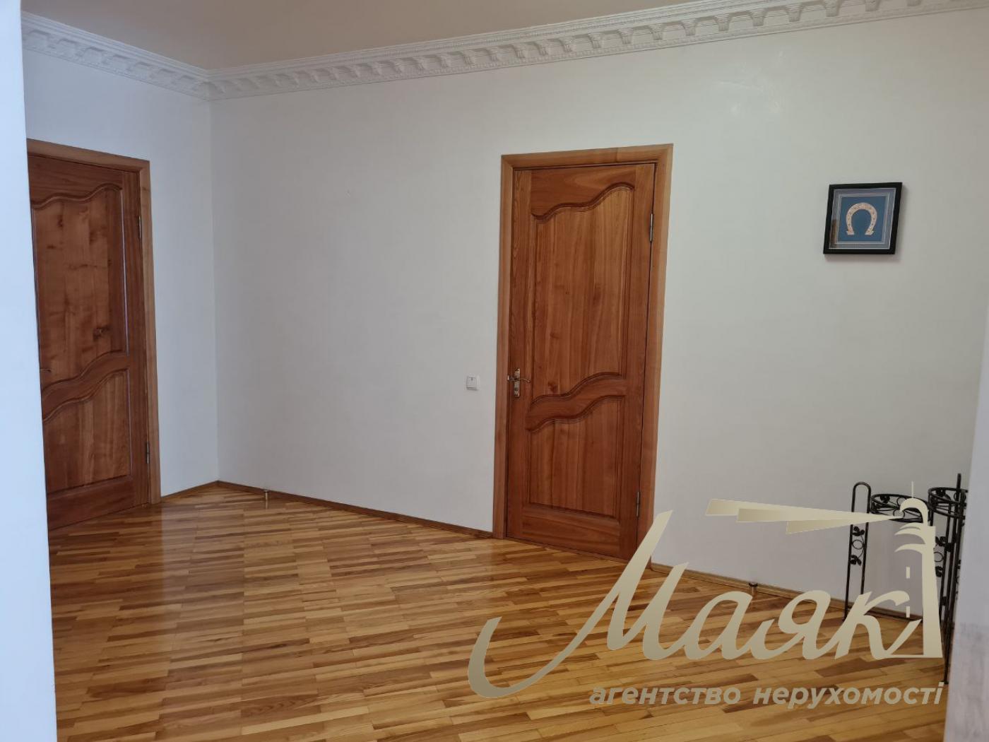 Rent 3-room apartment (140 sq. m.) Demievka, Saperno-Slobodskaya st. 22