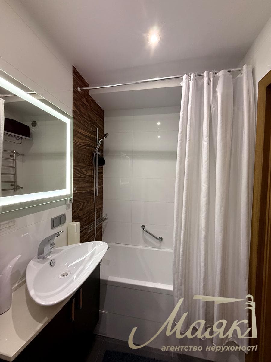 Продаж квартири площею 45 м² на Печерську, бульвар Лесі Українки, 14