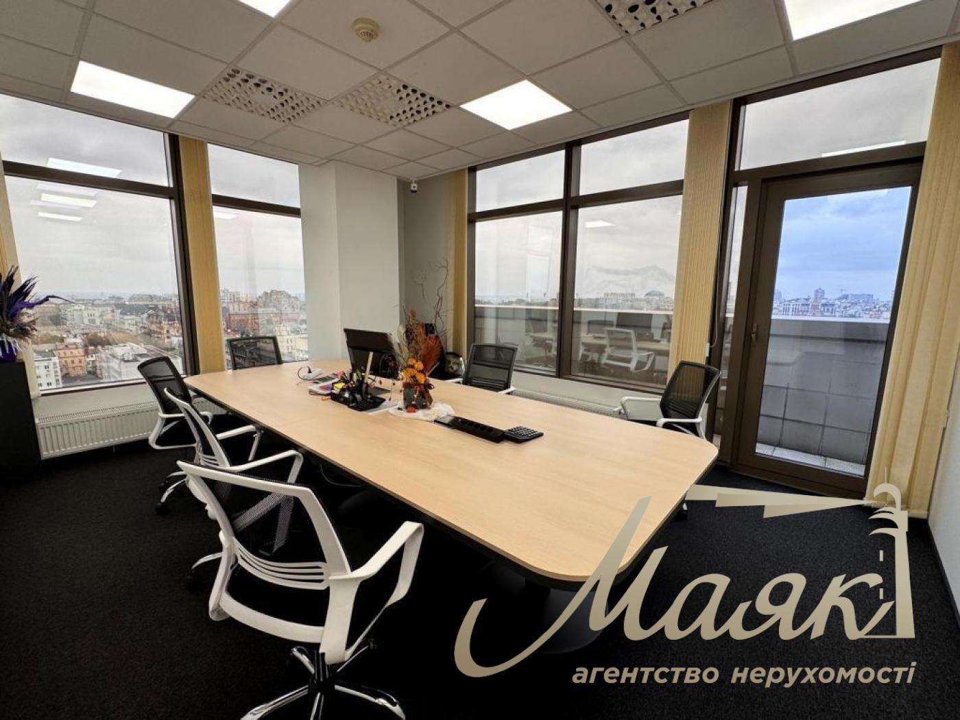Оренда офісу 200 м.кв у БЦ Леонардо, вул. Богндана Хмельницького