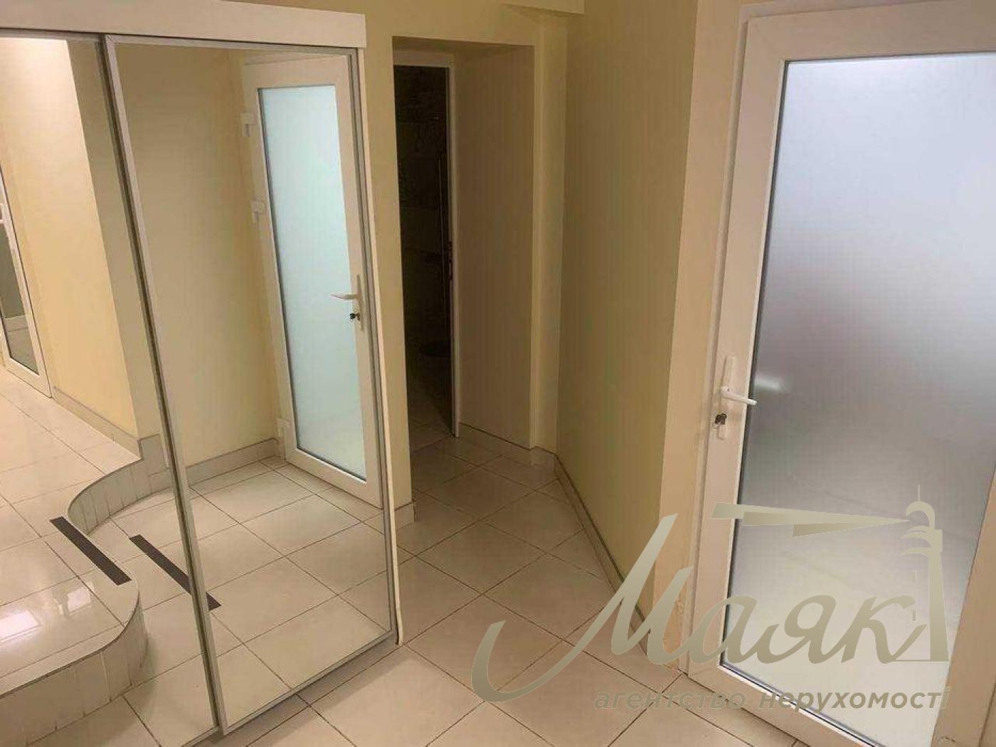 Аренда коммерческого помещения 180 м.кв, Соломенский р-н