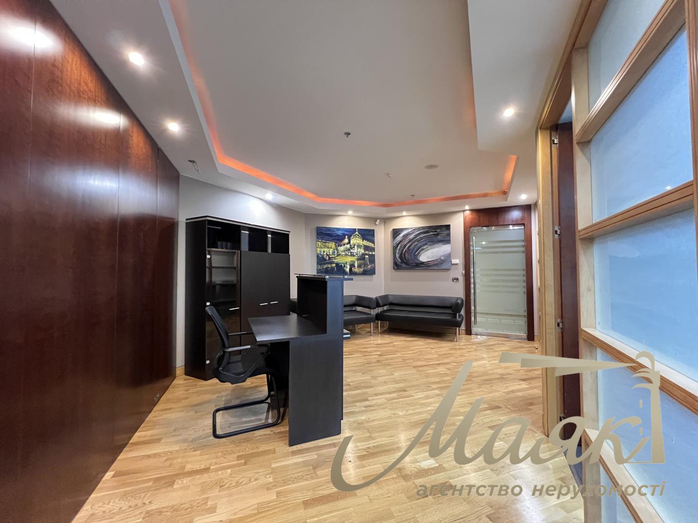 Оренда офісу 77 кв.м в БЦ Леонардо по вул. Богдана Хмельницького 52/17