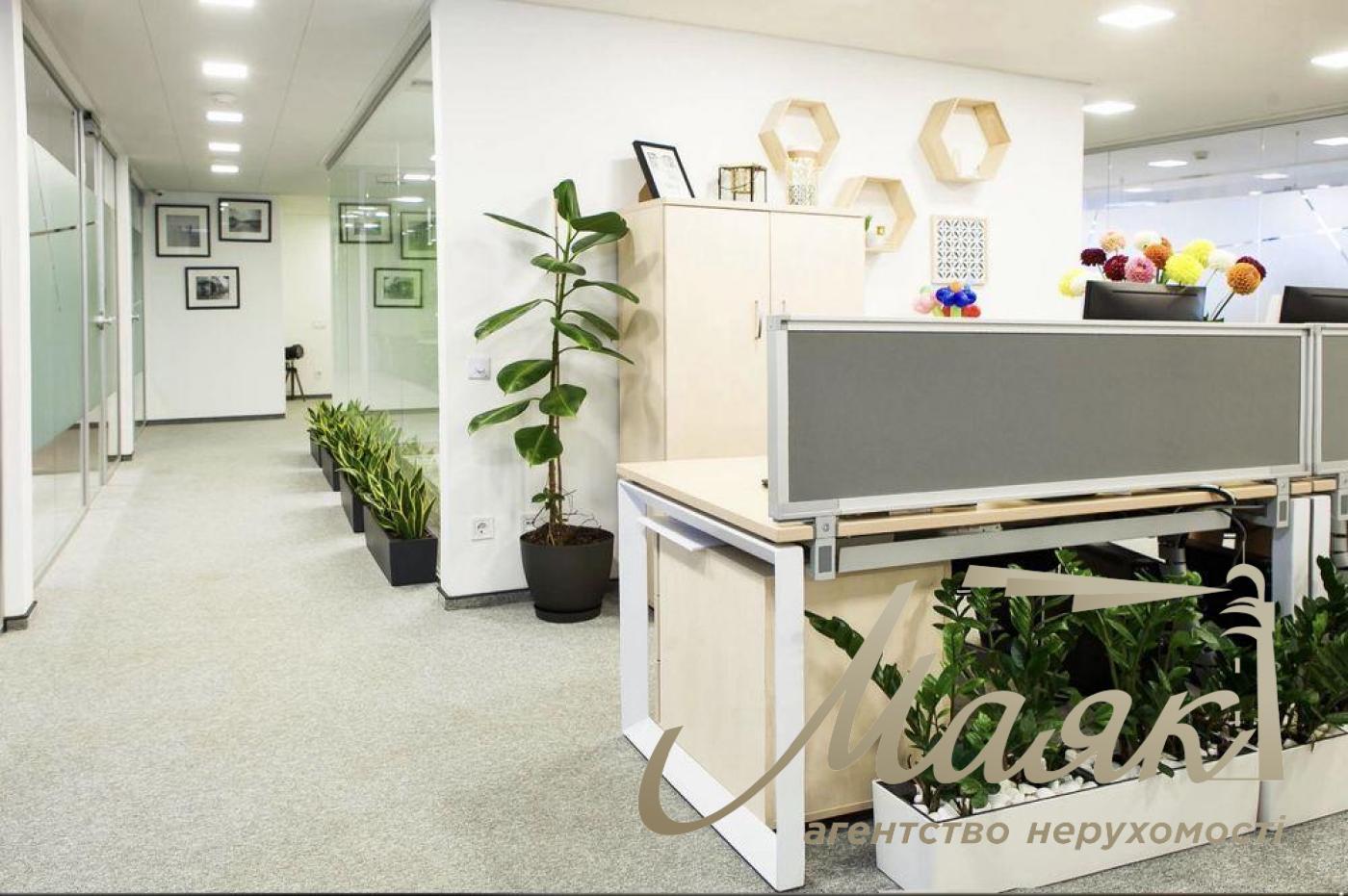 Аренда офиса 860 м.кв. пл.Спортивная, Печерск