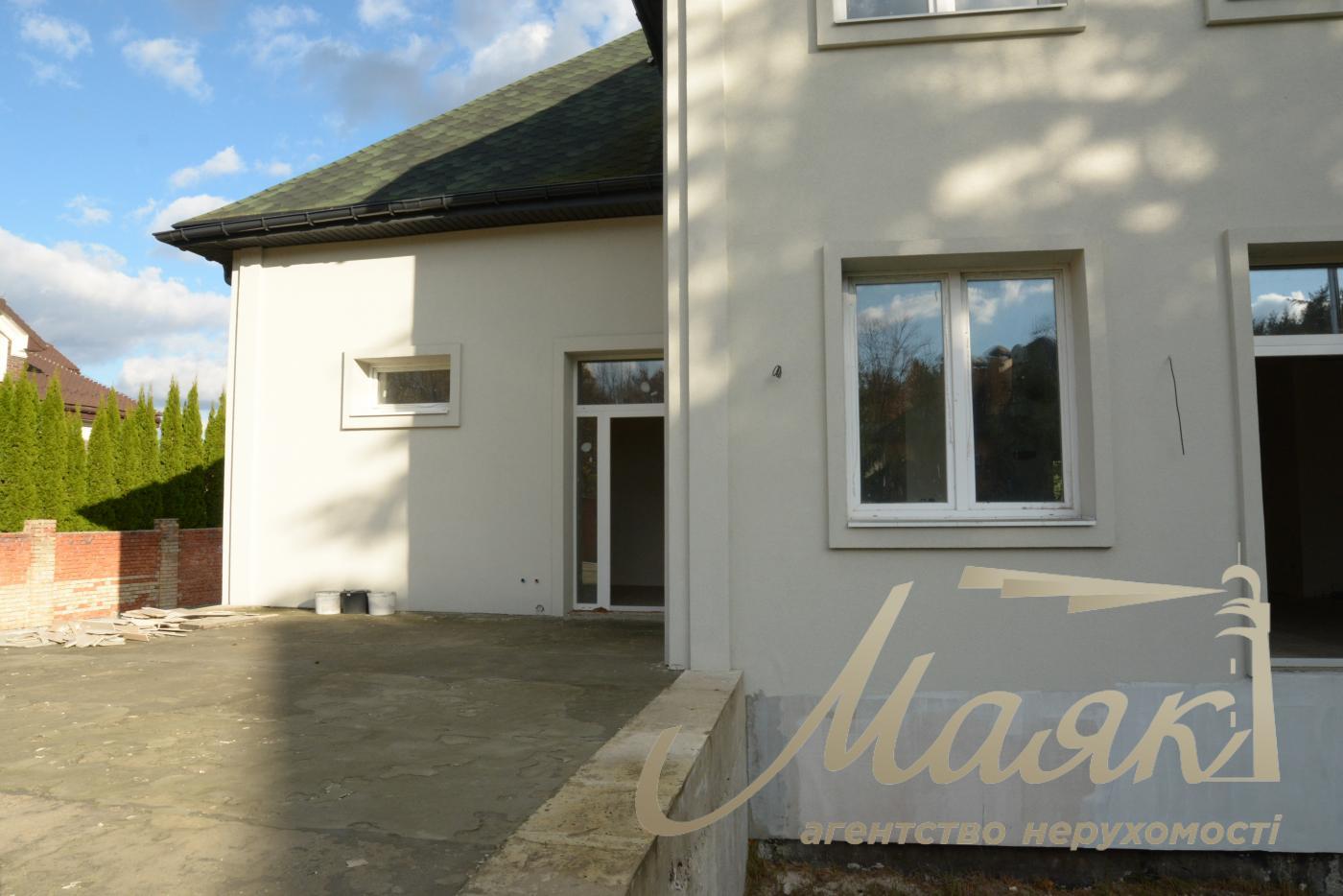 Продаж будинку з гаражем 365м2, ділянка 15 соток у КМ "ОБРІЙ - К" вул. Центральна, у с. Козин,