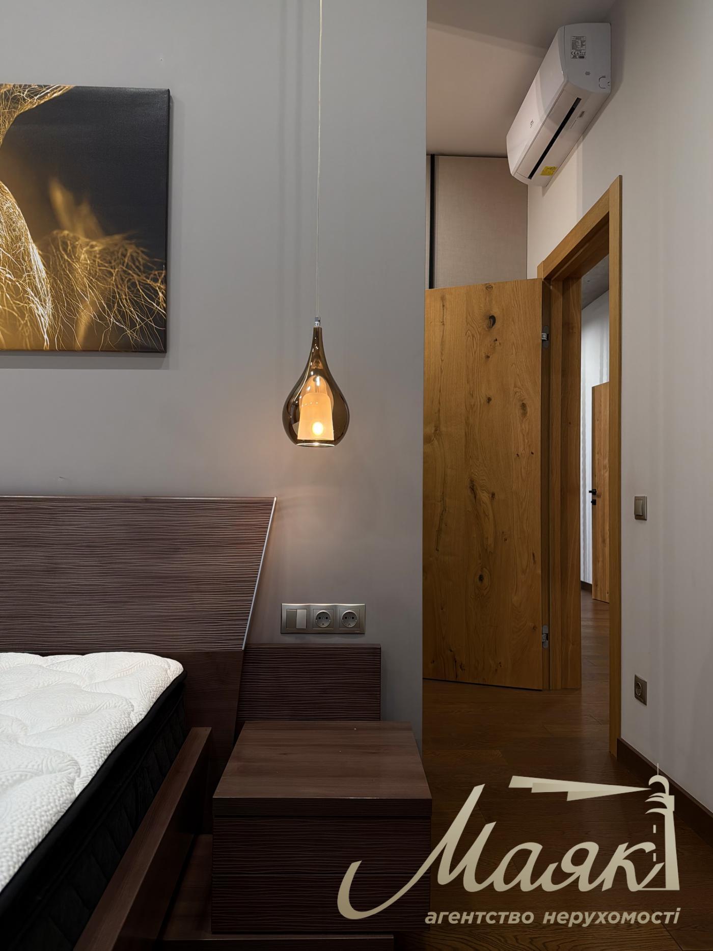 Rent 3-room apartment in LCD Novopecherskie Lipki str. Andriy Verkhoglyada (Mykhaila Dragomirov), 11-V