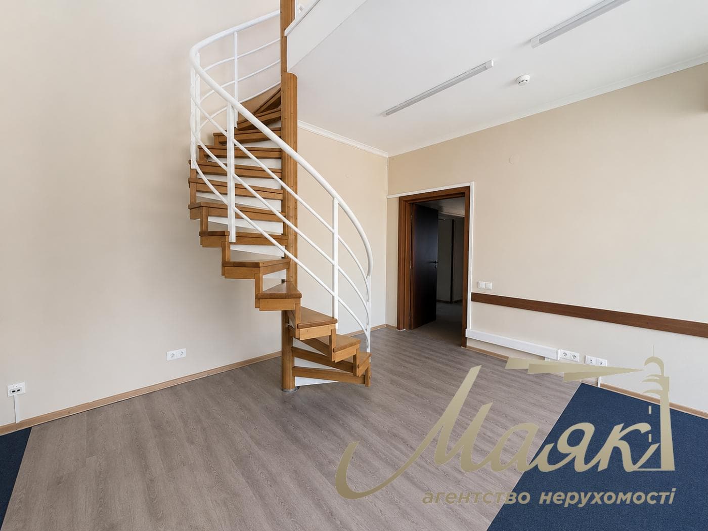 Office for rent 258m2 in the center of Kyiv, Antonovycha street.