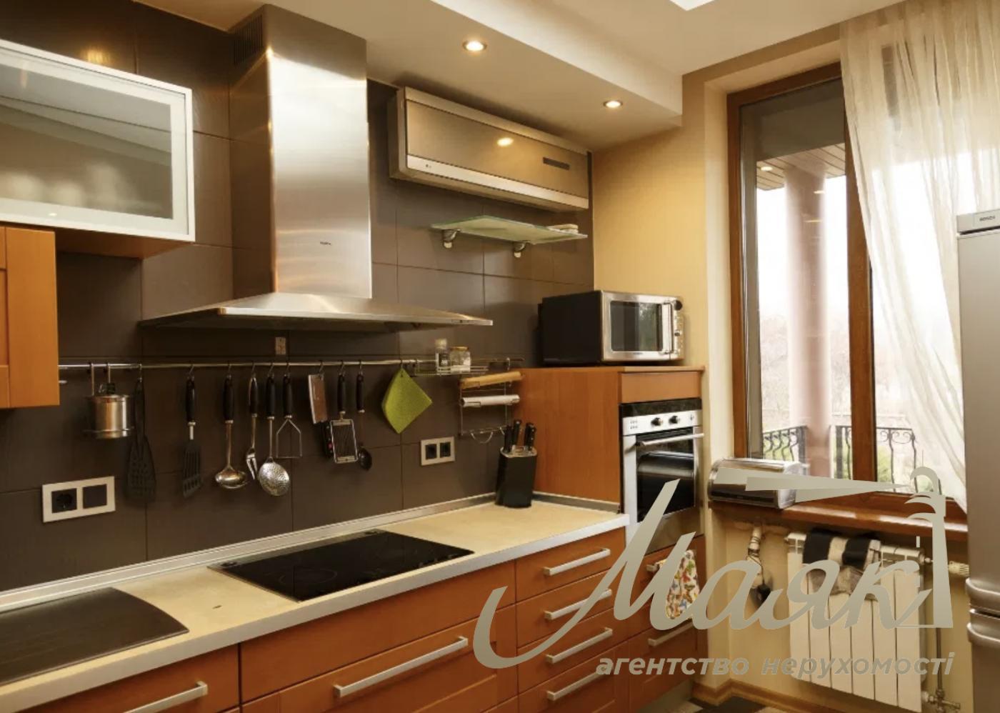 Оренда будинку з виходом до озера. Містечко Авгур, що охороняється, с.Нові безрадичі/Романків 1 га ділянка.