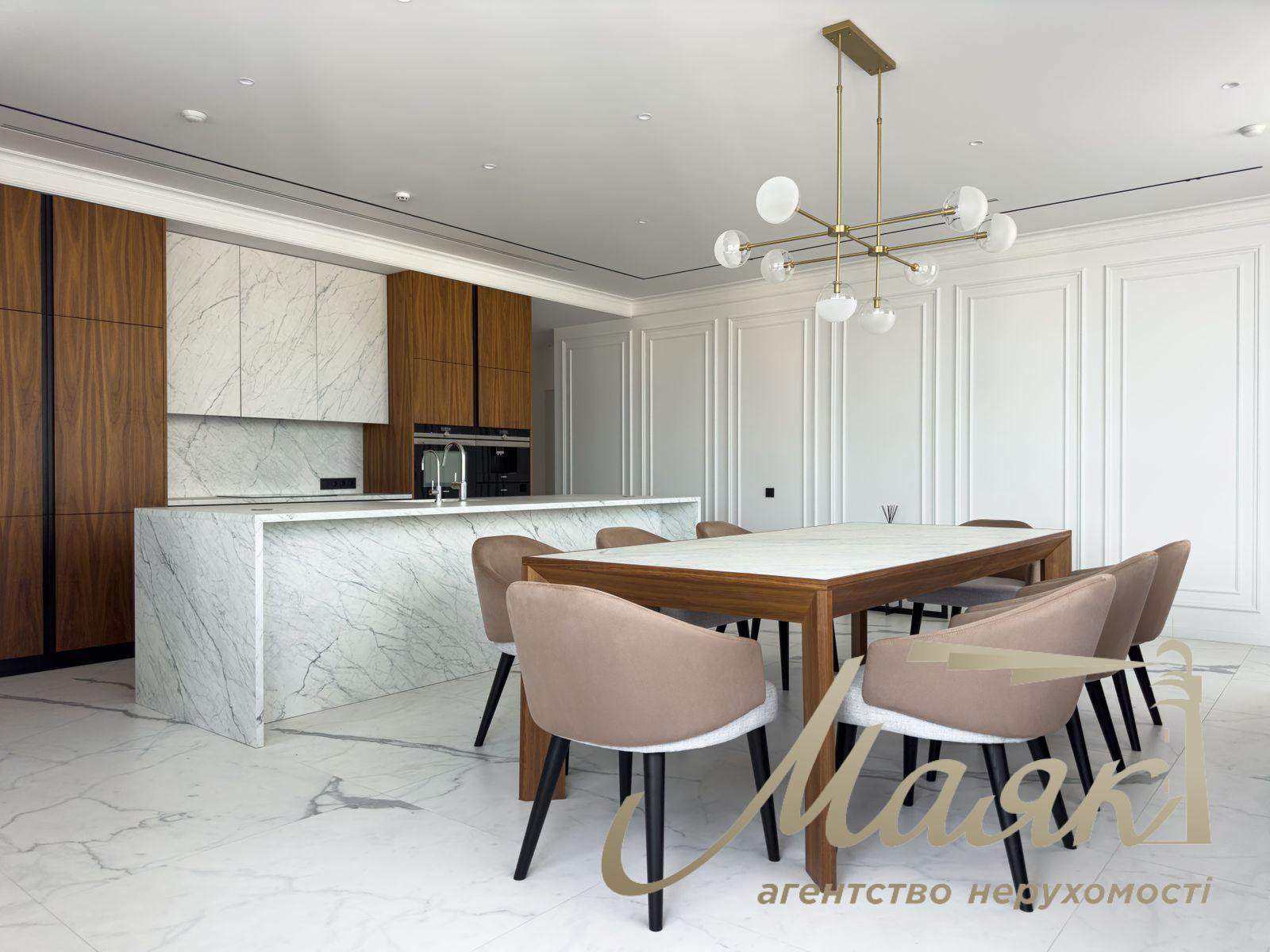 Rent of an exclusive apartment 300m2 in the residential complex Chicago Central house, Antonovicha st. (Gorky), 44