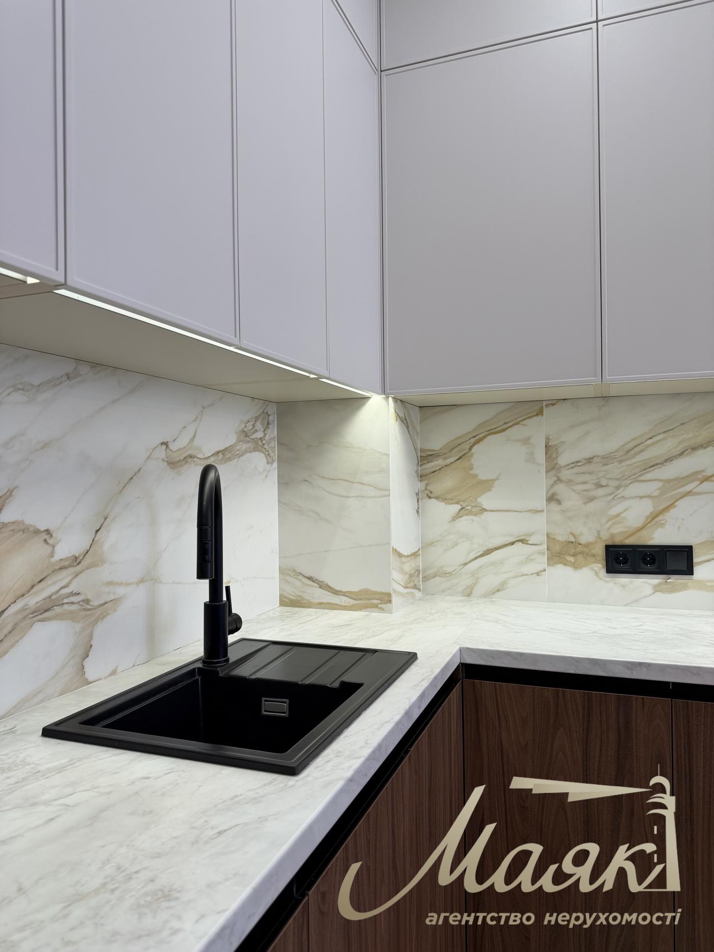 Оренда 3-кімнатної квартири 91м2 у ЖК "Фундуклеївський", Центр Києва, вул. Богдана Хмельницького, 58А.