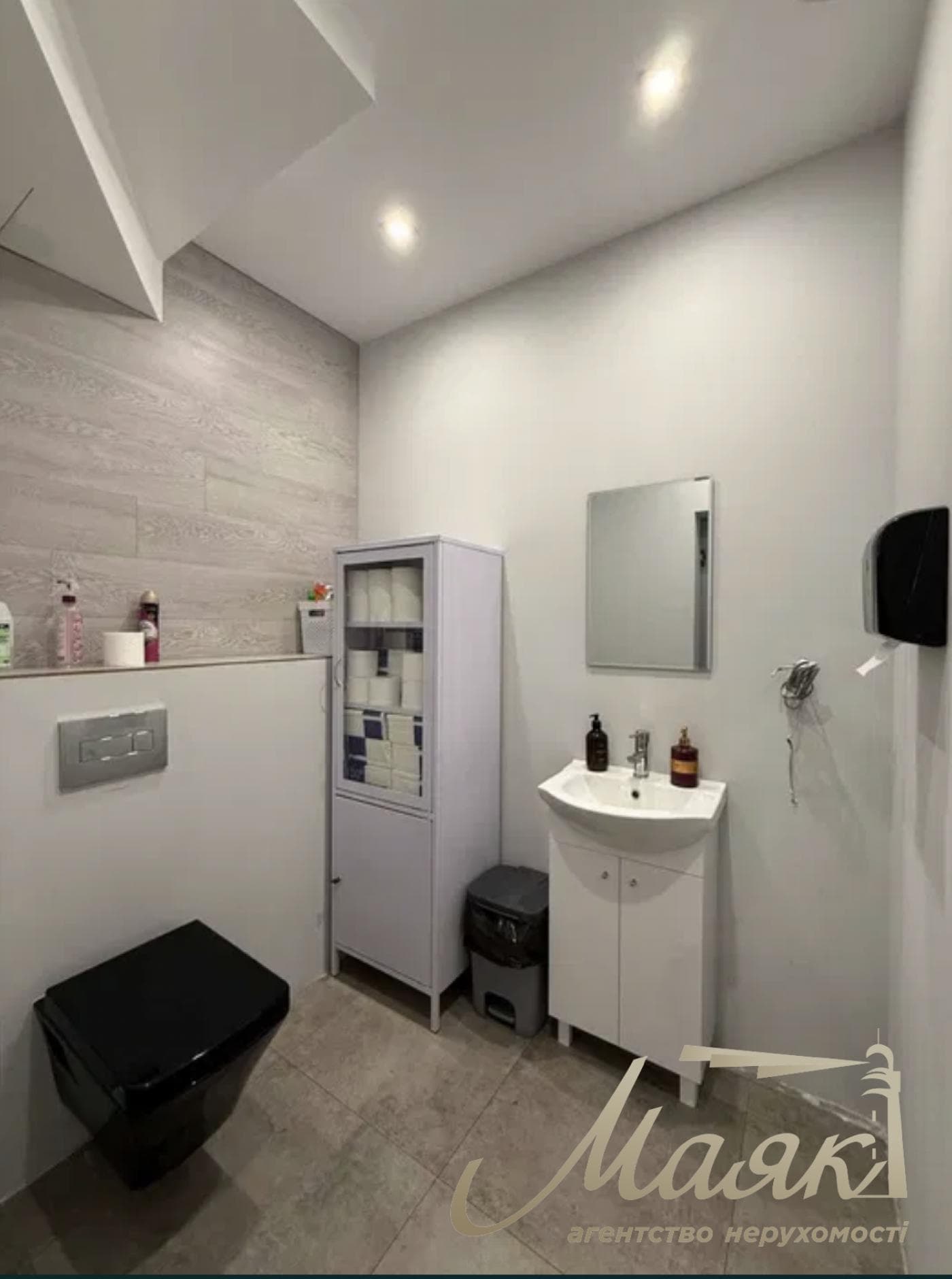 Фасадне цокольне приміщення (100 м²), провулок Коломийський, біля станції метро «Васильківська»