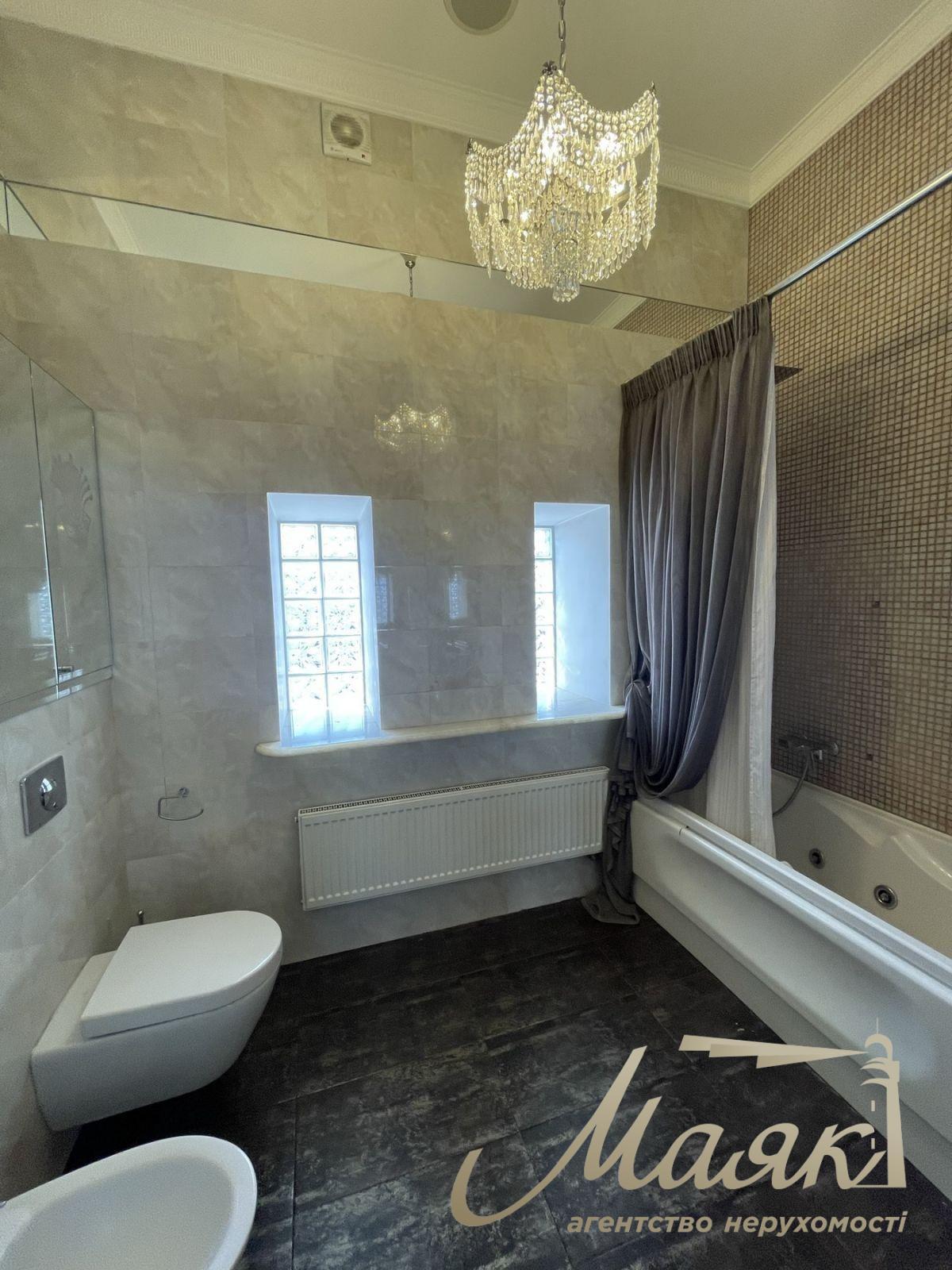 Аренда 4-к квартиры 200 м2, центр Києва, Площа Украинских Героев