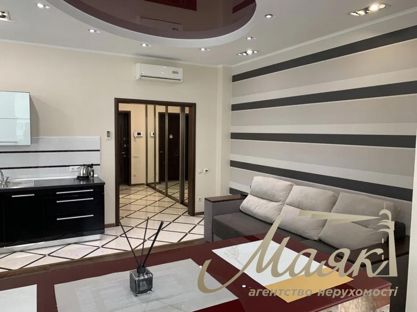 Rent 2k apartment (63 m²) in Residential Complex Novopecherskie Lipki