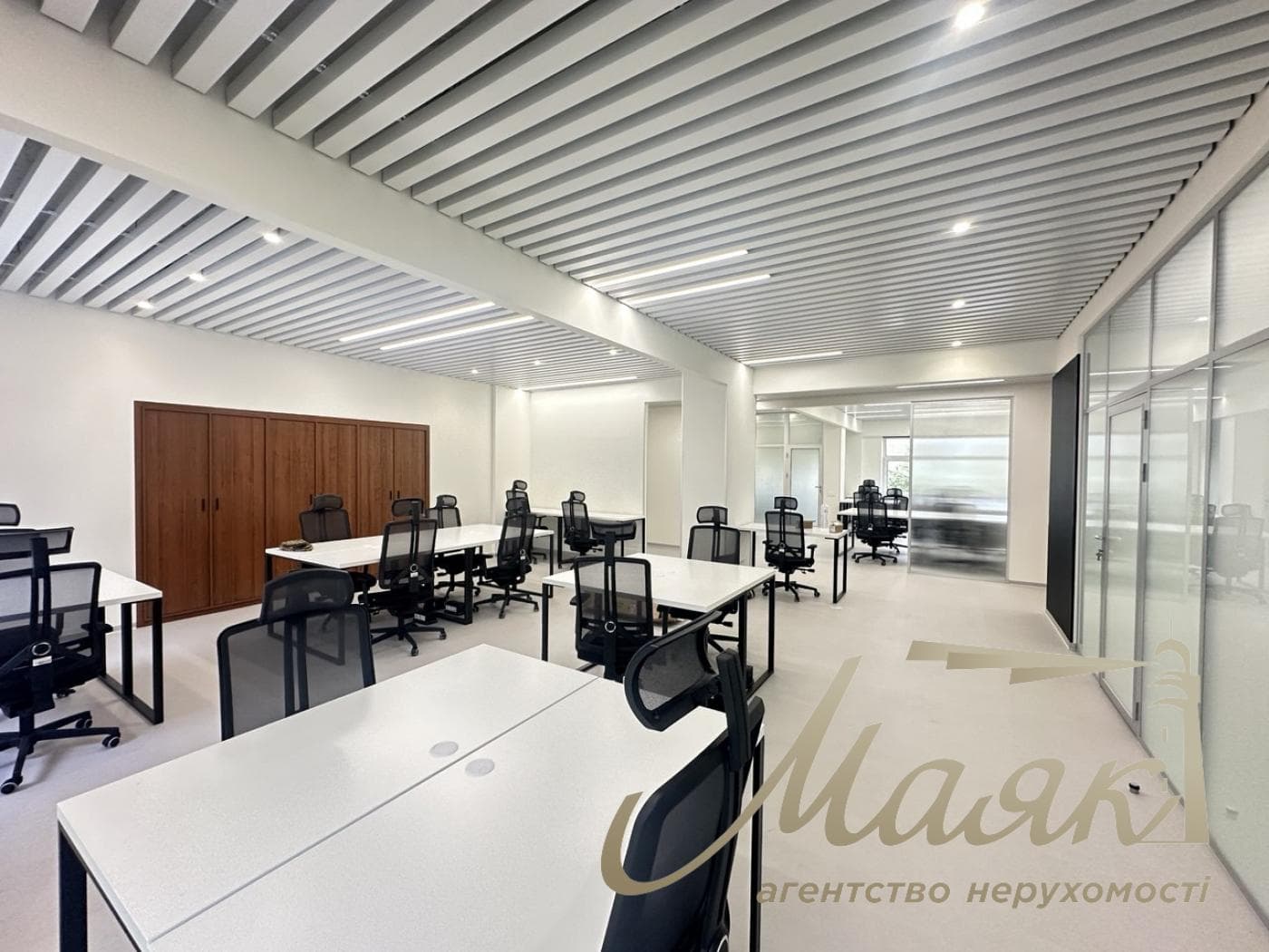 Office for sale 400 m², Kiev