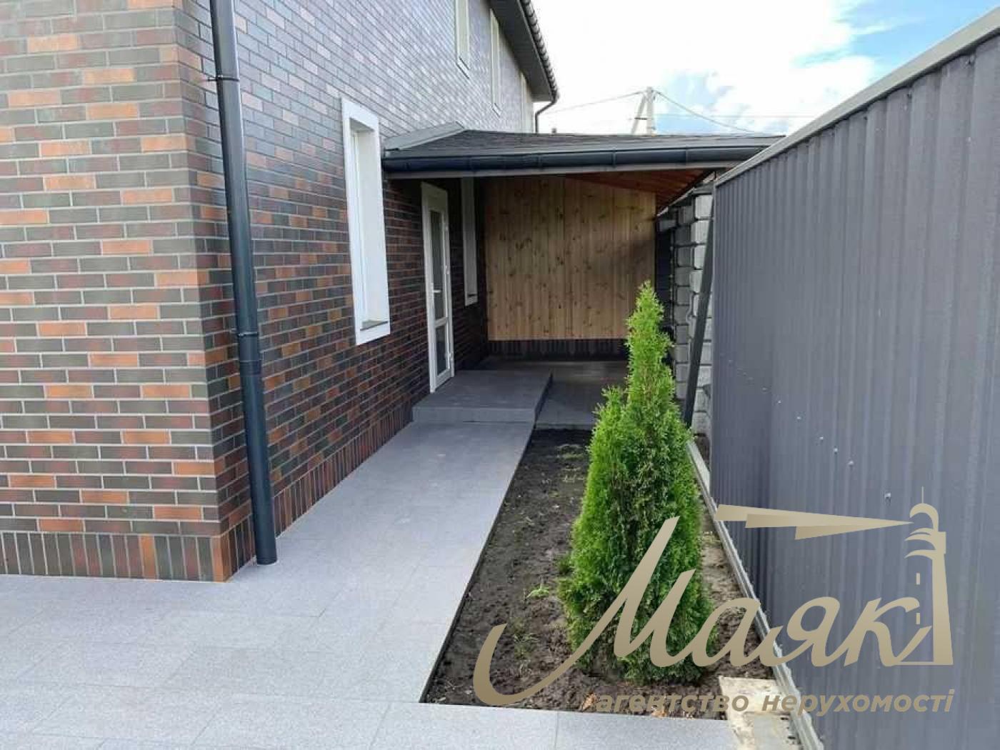 Продажа нового 2-х этажного дома 118 кв.м. Деснянский район. Свой двор.