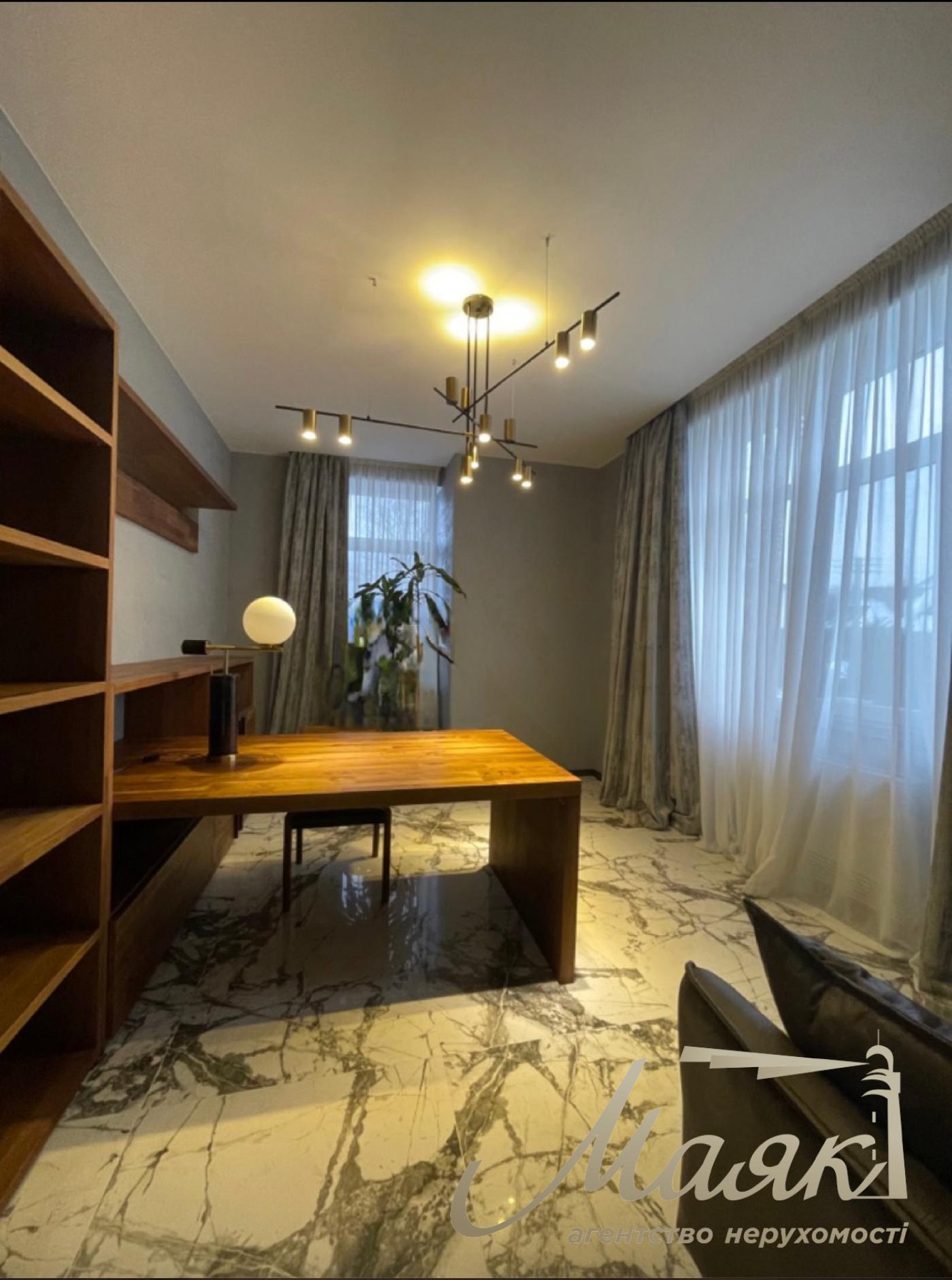 Продажа дома 400м2 в с.Плюты