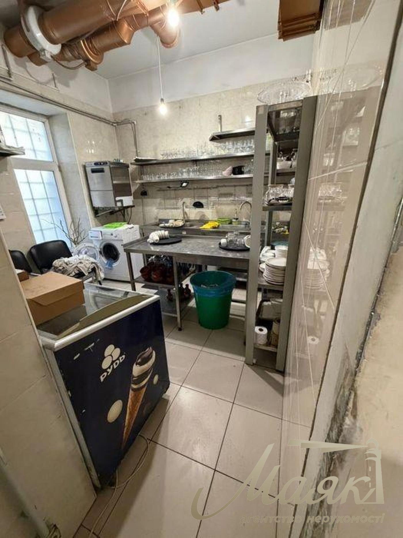 Оренда фасадного приміщення 250 м.кв. бул. Тараса Шевченка, Центр