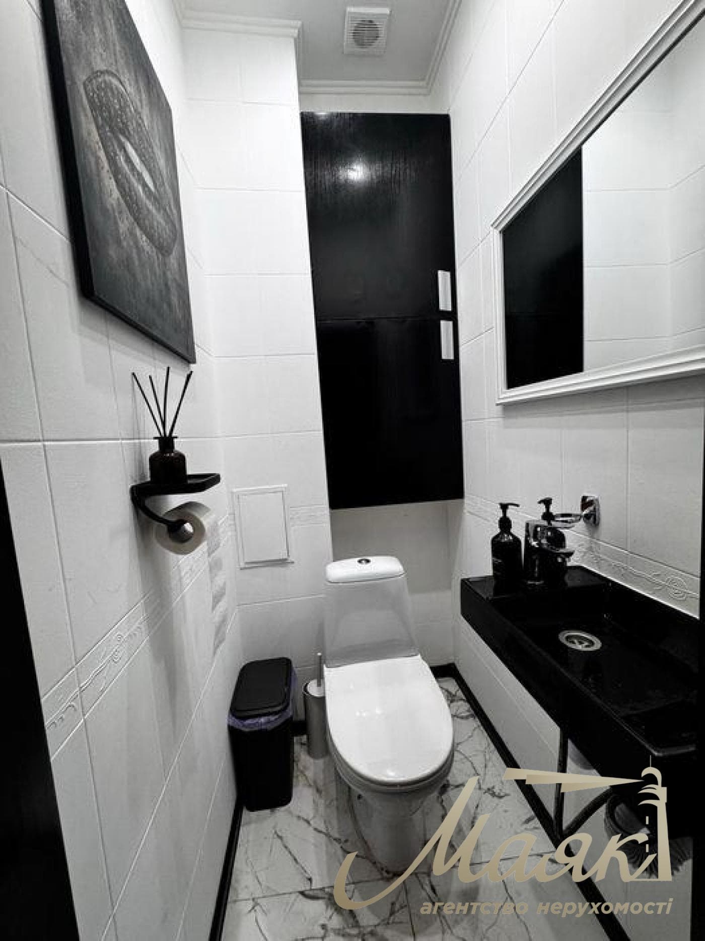 Продажа фасадного помещения 67 м² с действующим арендатором, пер. Михайловский, метро Майдан Независимости