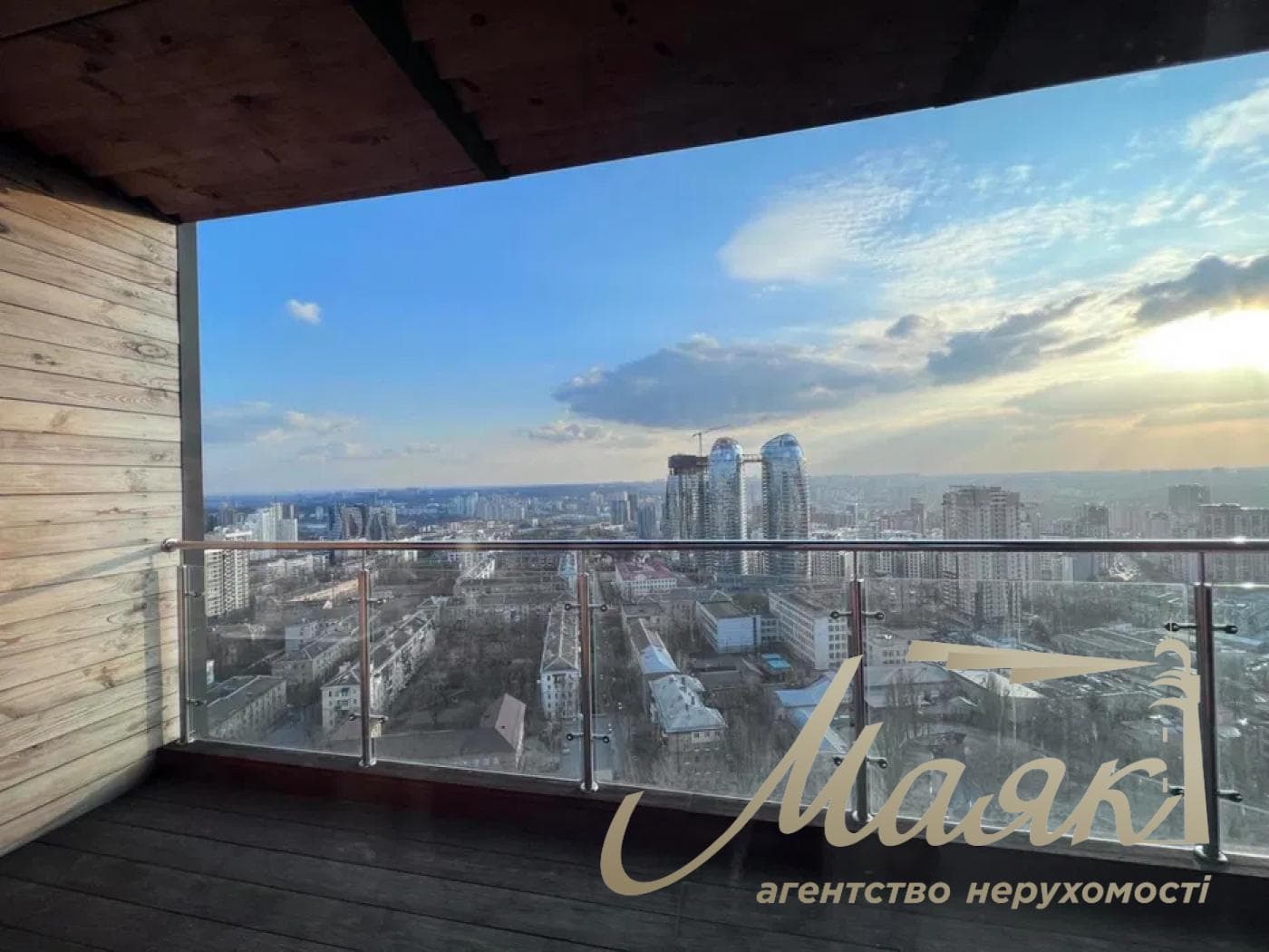 Оренда дизайнерського офісу площею 117 м² на Печерську, вул. Коновальця