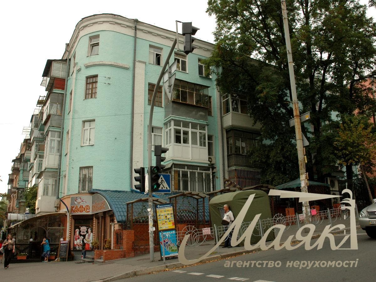 Оренда фасадного приміщення площею 165 м² на вул. Саксаганського, 42, Центр