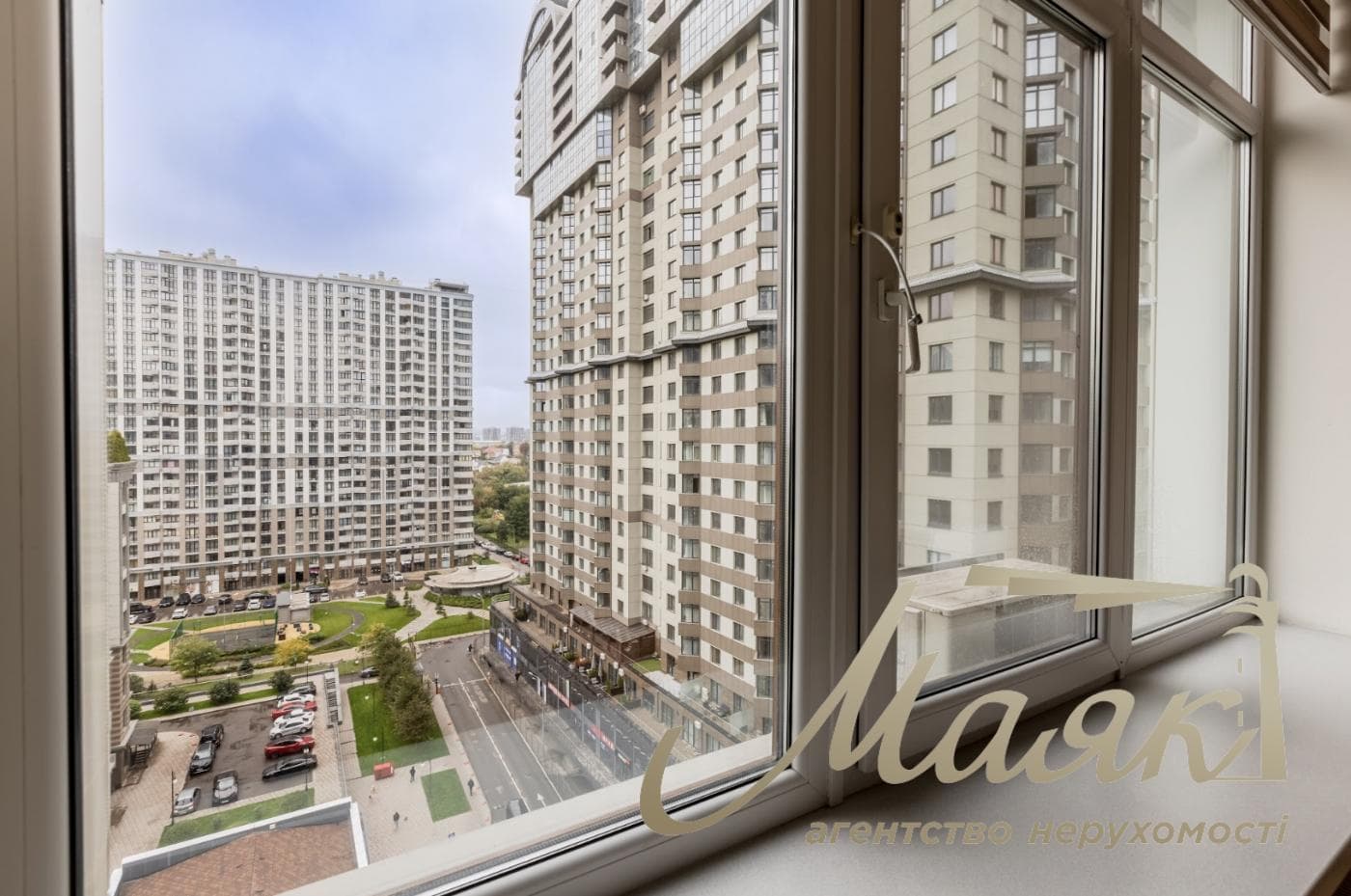 For sale 4-room apartment in LCD "Novopecherskie Lipki" Address: 16, A. Verkhoglyada St. (Dragomirov), Pechersk district.