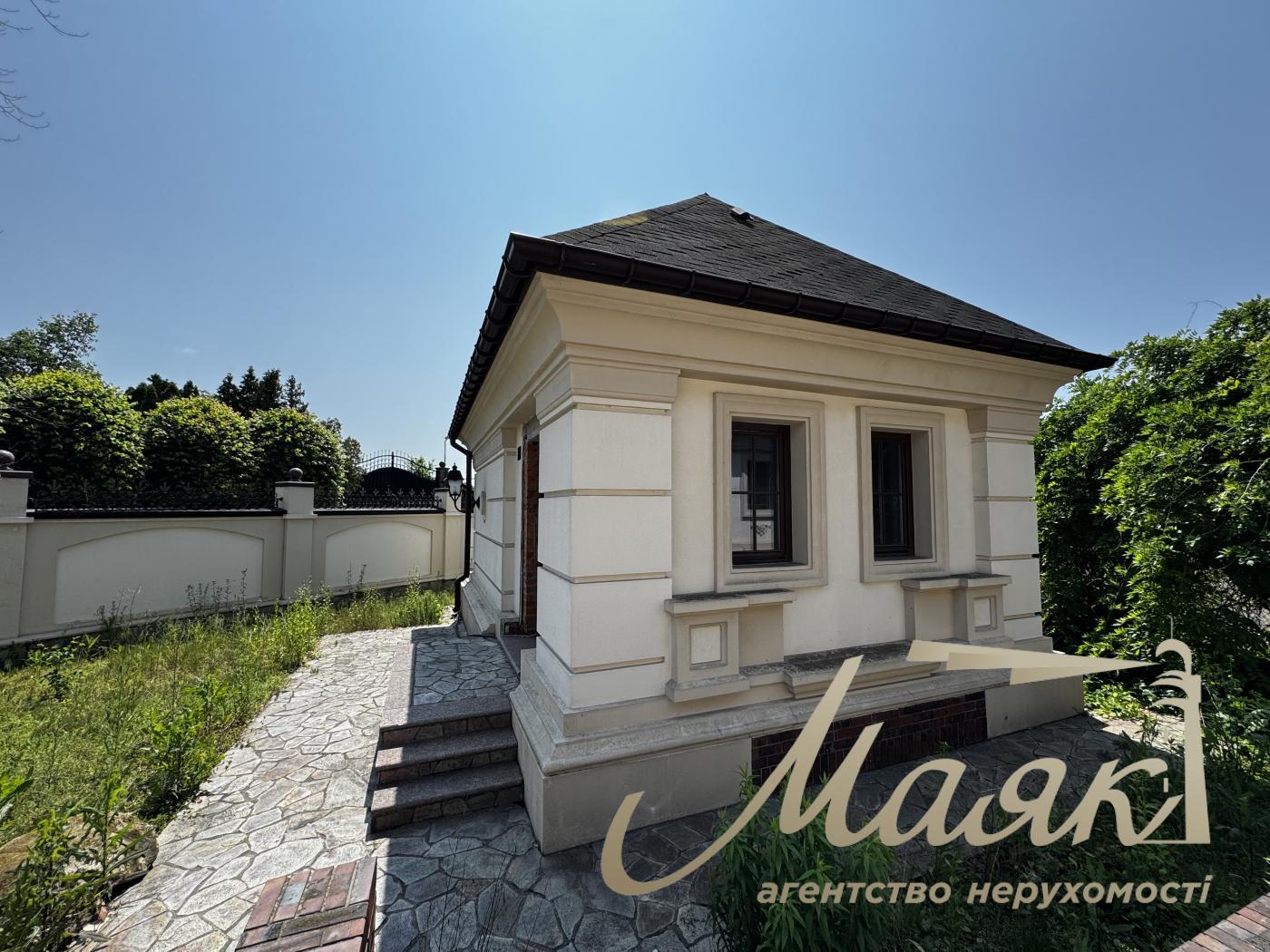 Продаж будинку біля води 1200 кв.м у Кончі-Заспі | Свій пляж і вихід до води