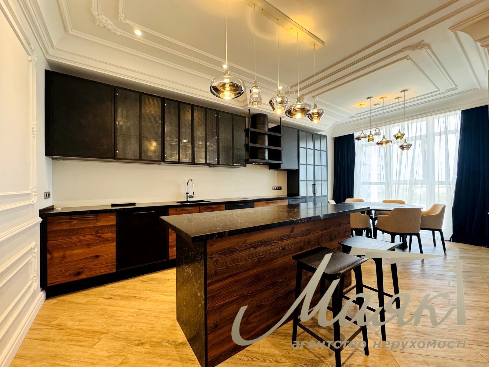 Rent 3-bedroom apartment LCD Novopecherskie Lipki, Verkhoglyada street (Dragomirov)