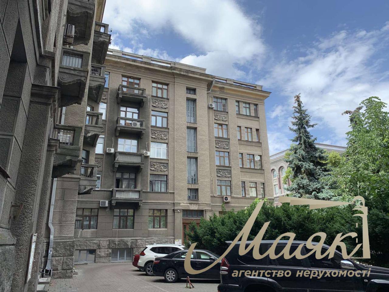 Продаж 3-к квартири 104 м2 на Інституцькій м. Хрещатик