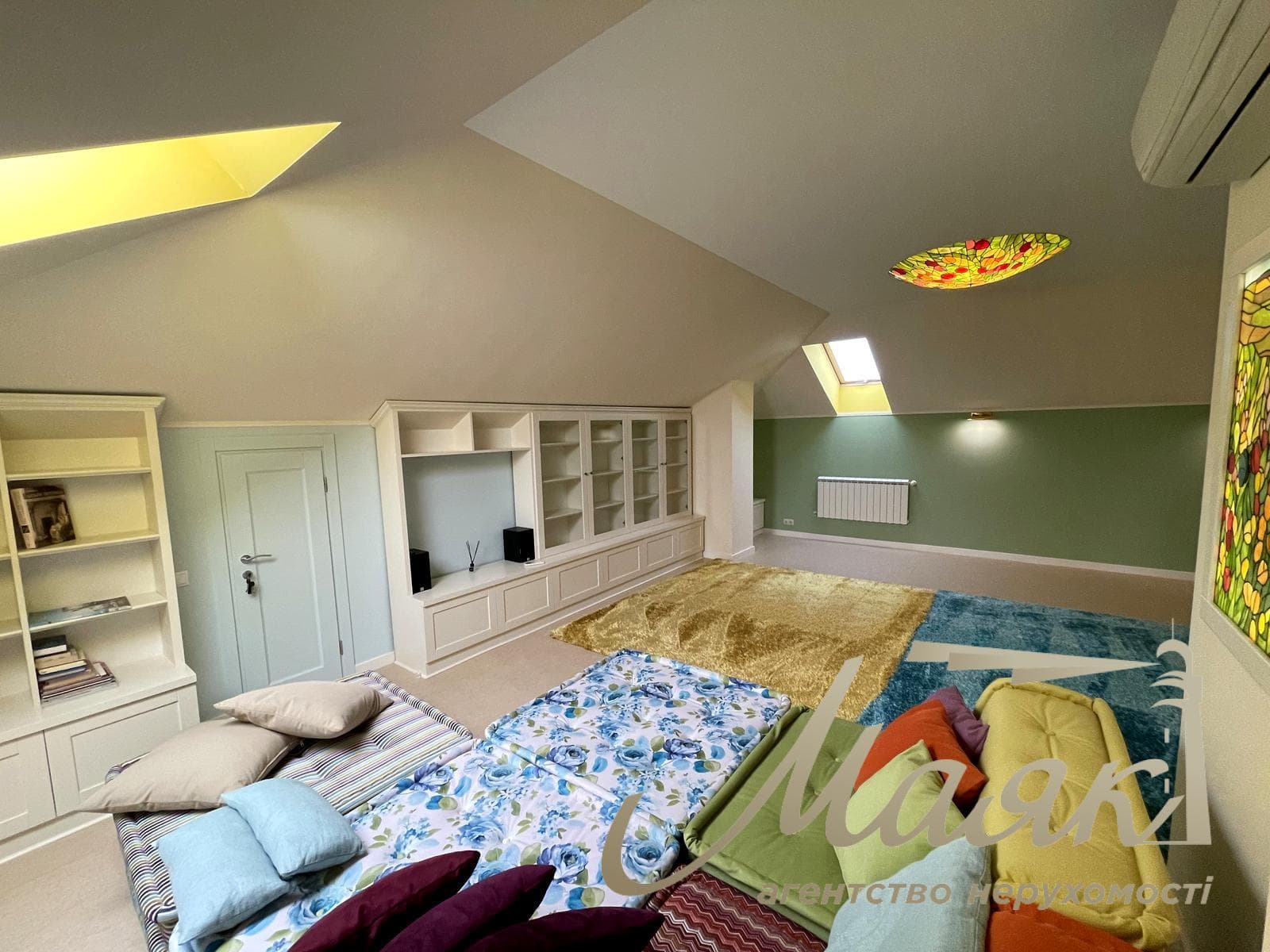 Продаж будинку 470м2 з новим басейном у Козині/Конча Заспа, КМ Montana Village, Обухівський напрямок, Київська область 12 соток землі.