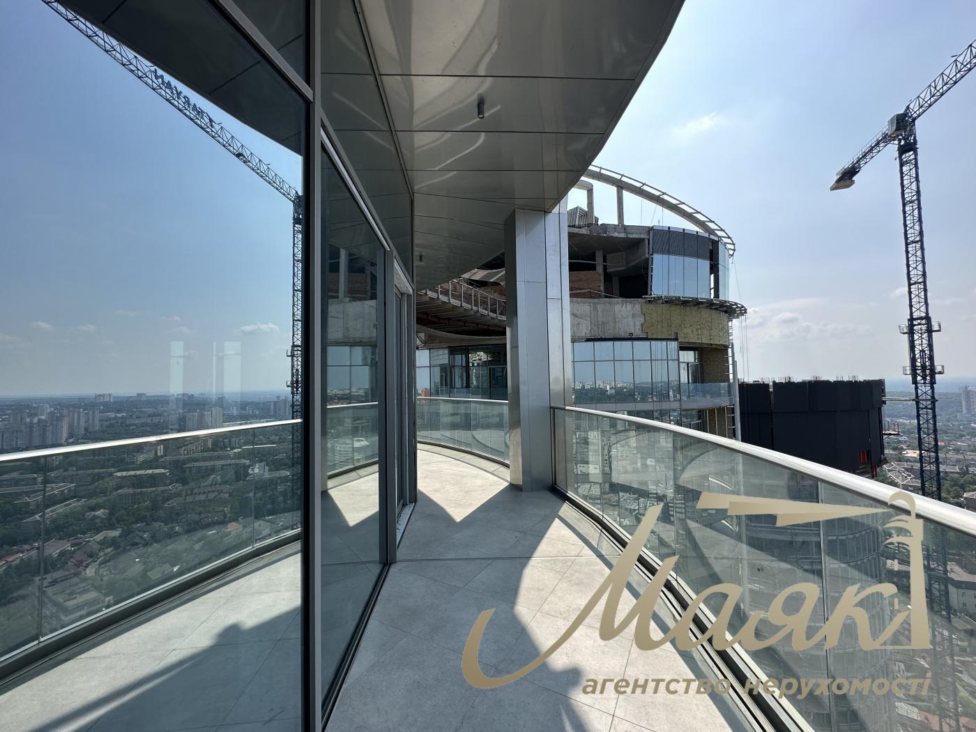 Продаж пентхауса 383м2 у ЖК Taryan Towers