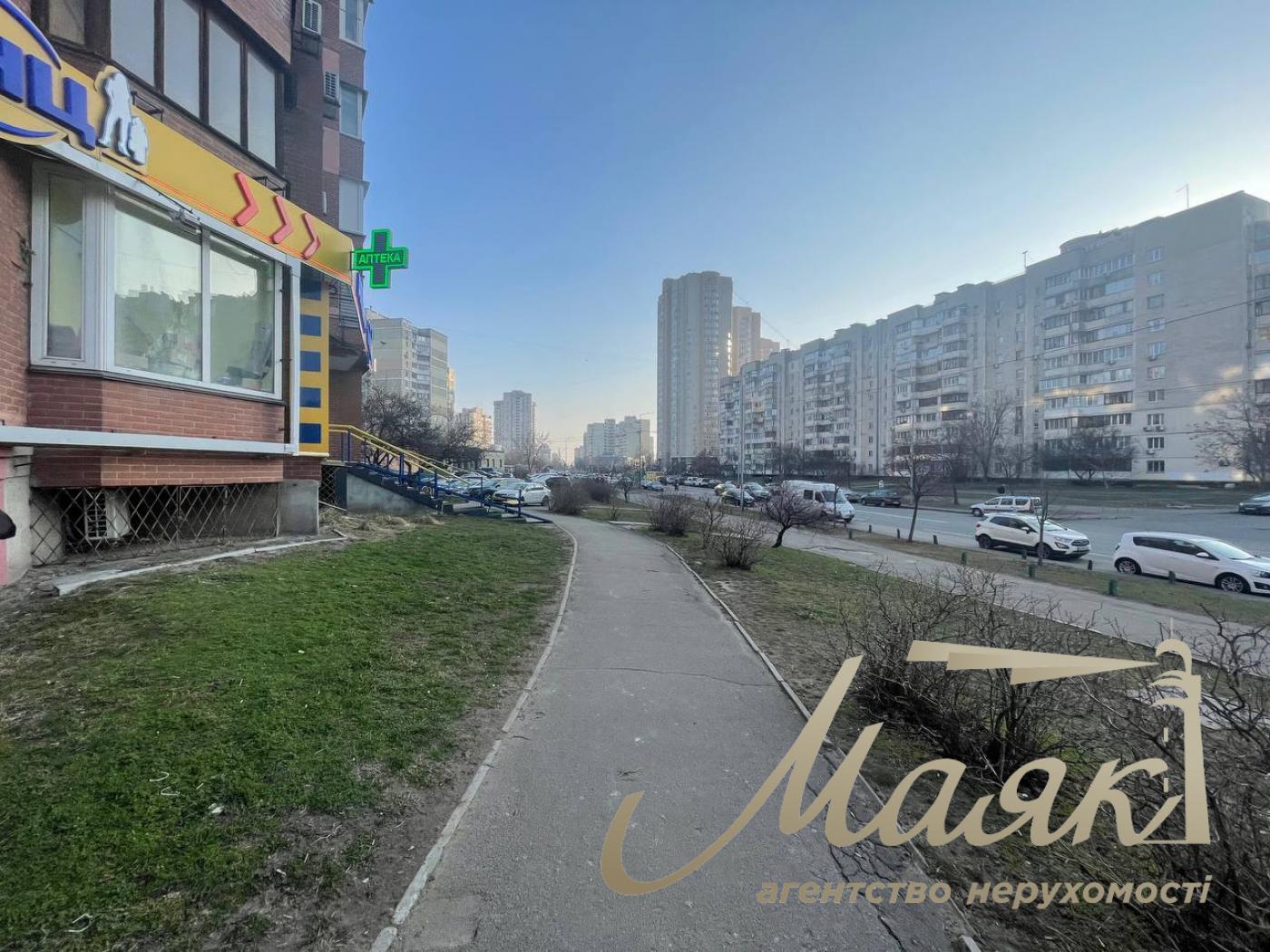 Оренда фасадного приміщення 177м2, вул. Драгоманова, Позняки