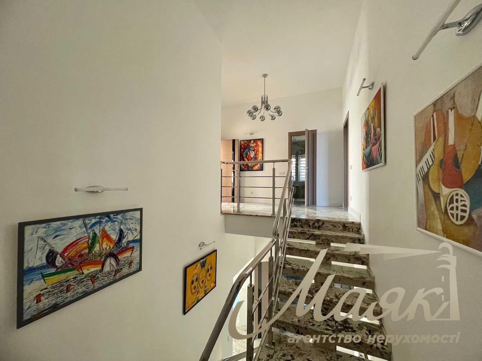 Продажа 2х-этажного дома 285м2 с.Чапаевка