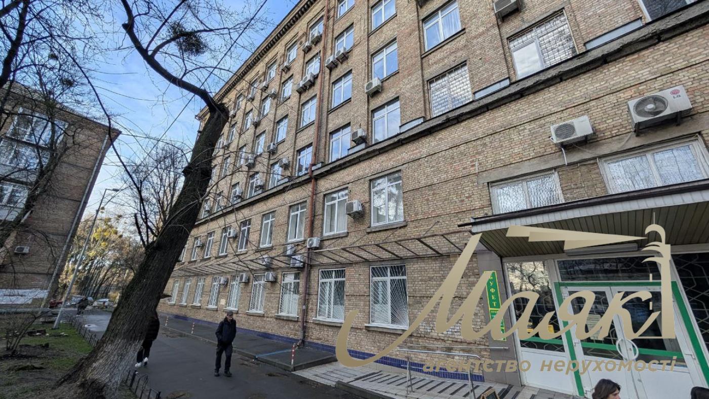 Продаж офісних приміщень 974м2 у центрі Печерська вул. Євгена Коновальця, 31