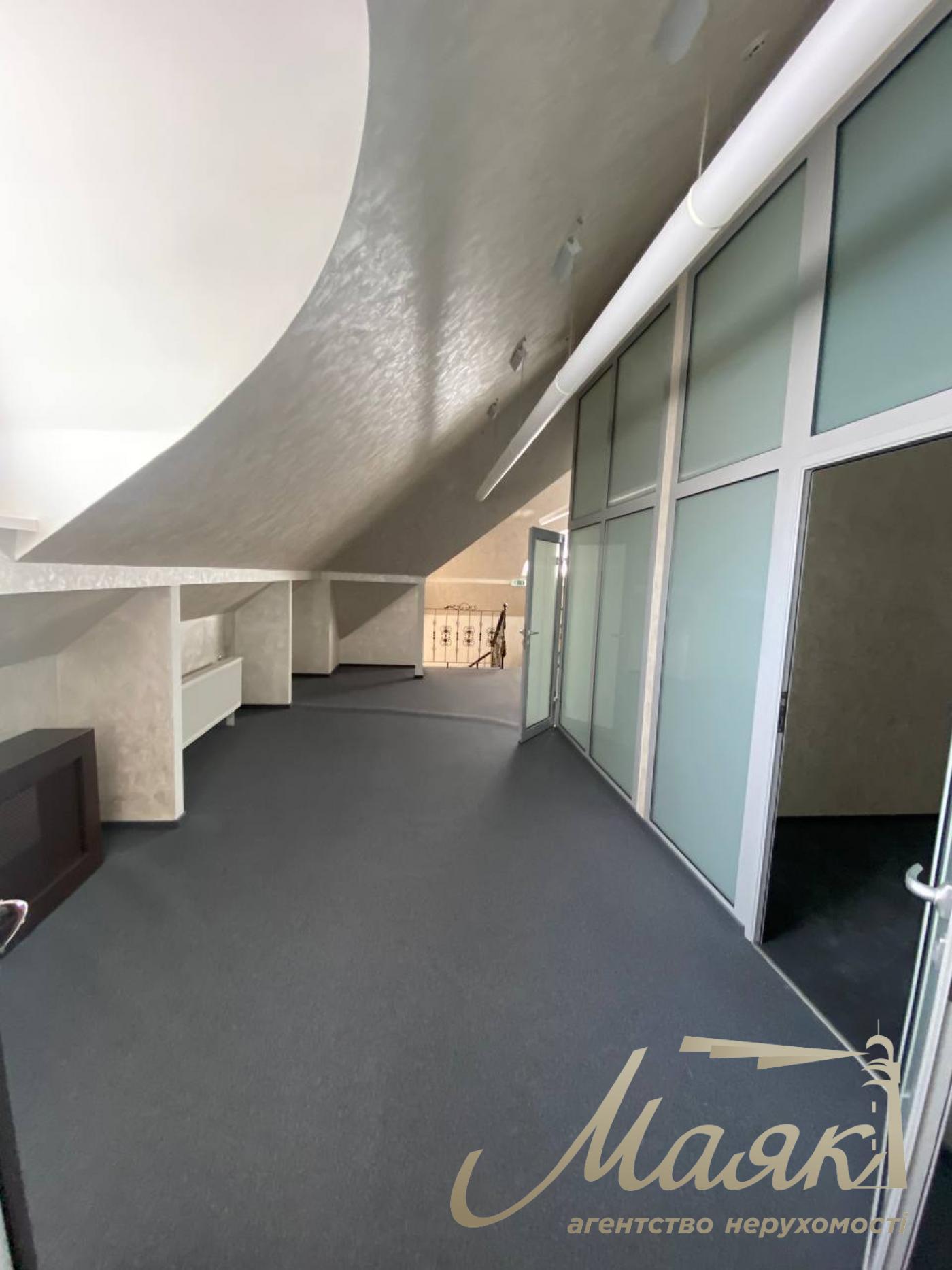 Rent commercial premises 500m2 in Pechersk