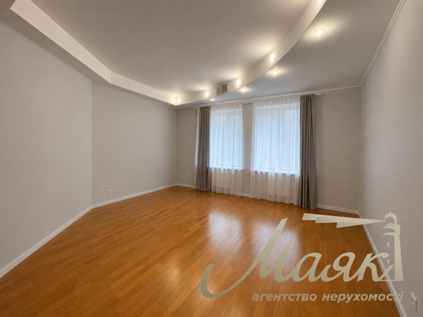 Продажа 3-х комнатной квартиры, Драгомирова, 4, Печерск, Центр!