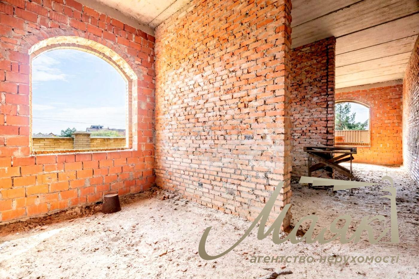 Продаж / Будинок / Патріотів, Лютіж