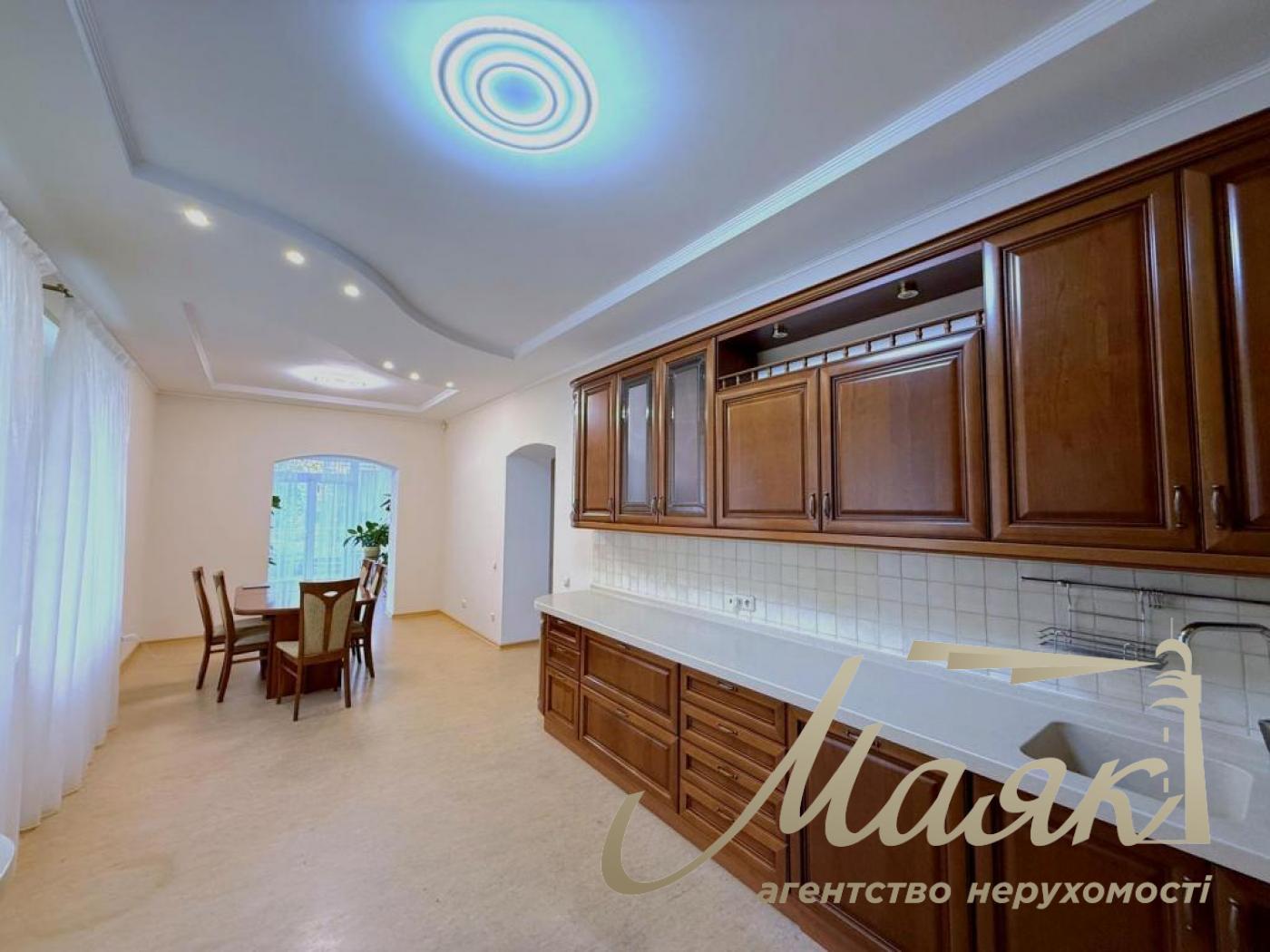 Оренда 2-х поверхового будинку 340м2, Козин