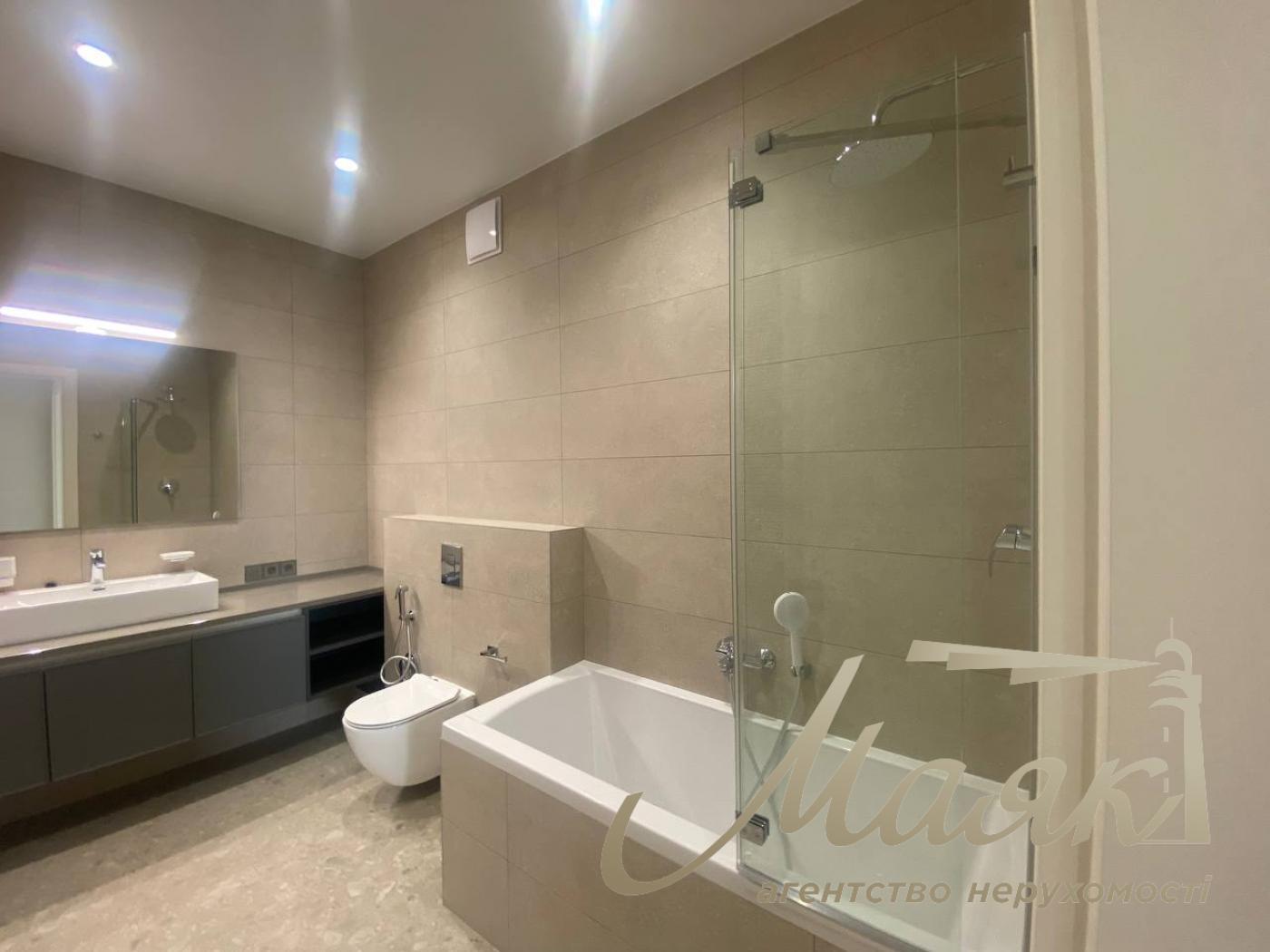 Rent of a 4-room apartment in the Atlantic residential complex at 118 Antonovycha Street, Palace of Ukraine.