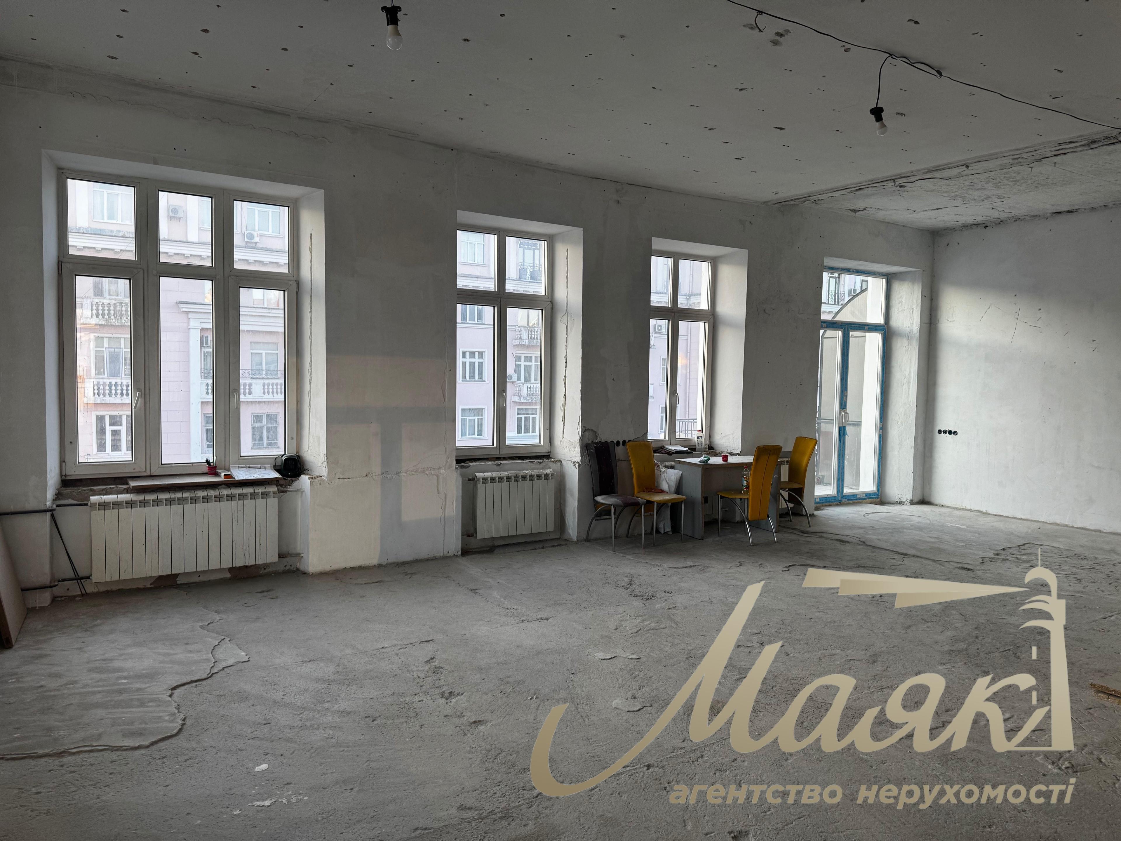 For sale 3-bedroom apartment, 137 m², Antonovicha str. 3A, the center of Kiev